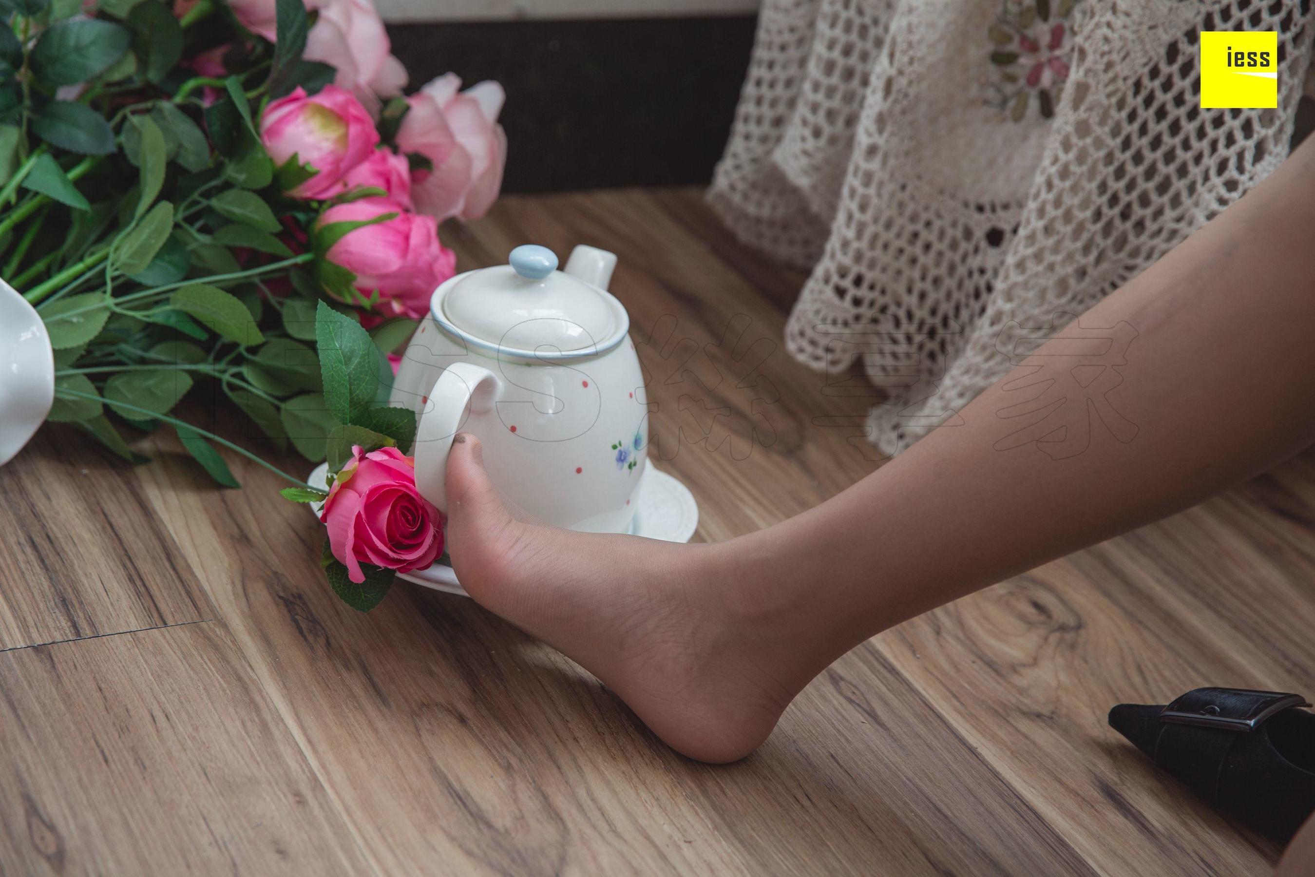 模特小韩《新模洋娃娃小韩》 [异思趣向IESS] 写真集