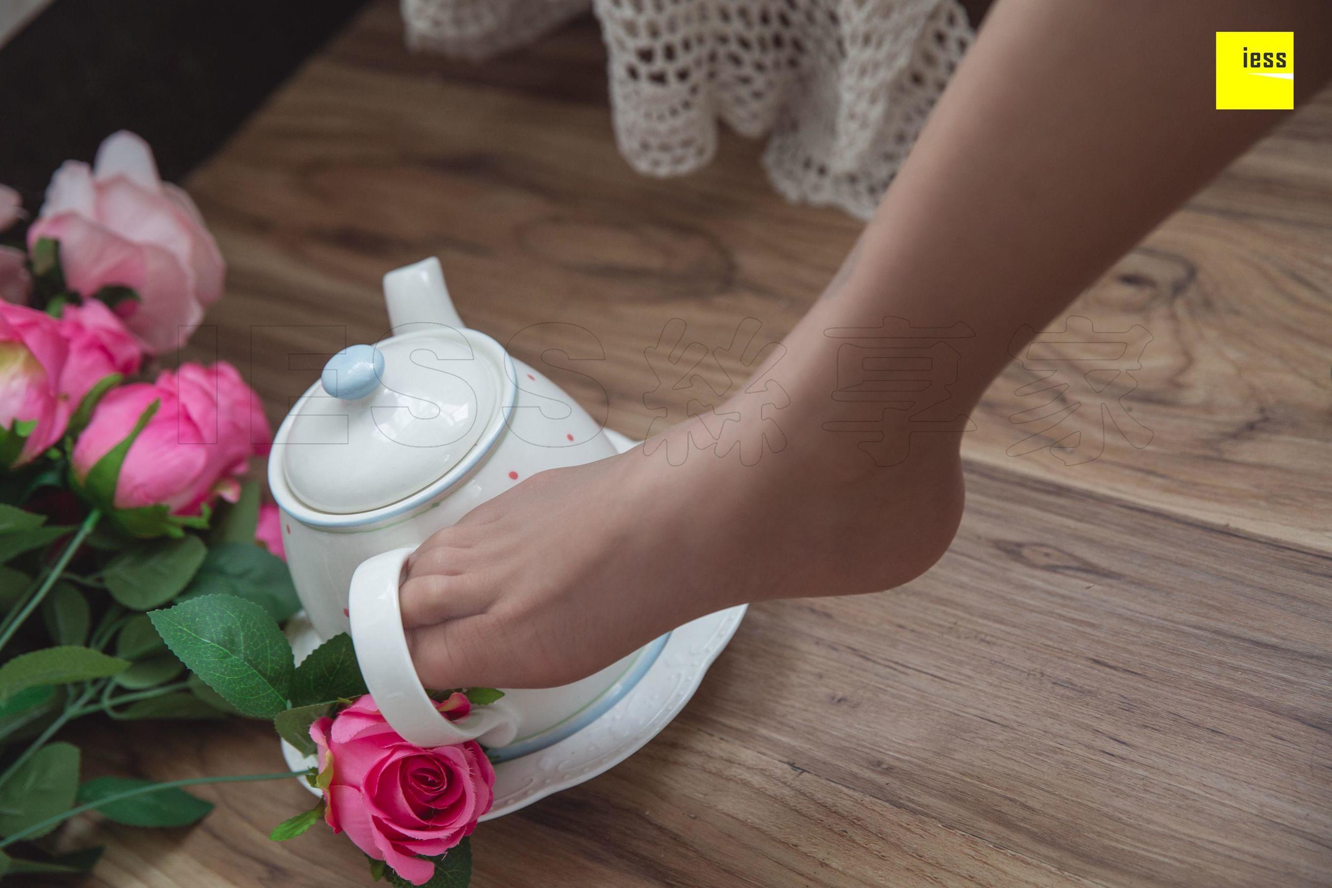 模特小韩《新模洋娃娃小韩》 [异思趣向IESS] 写真集