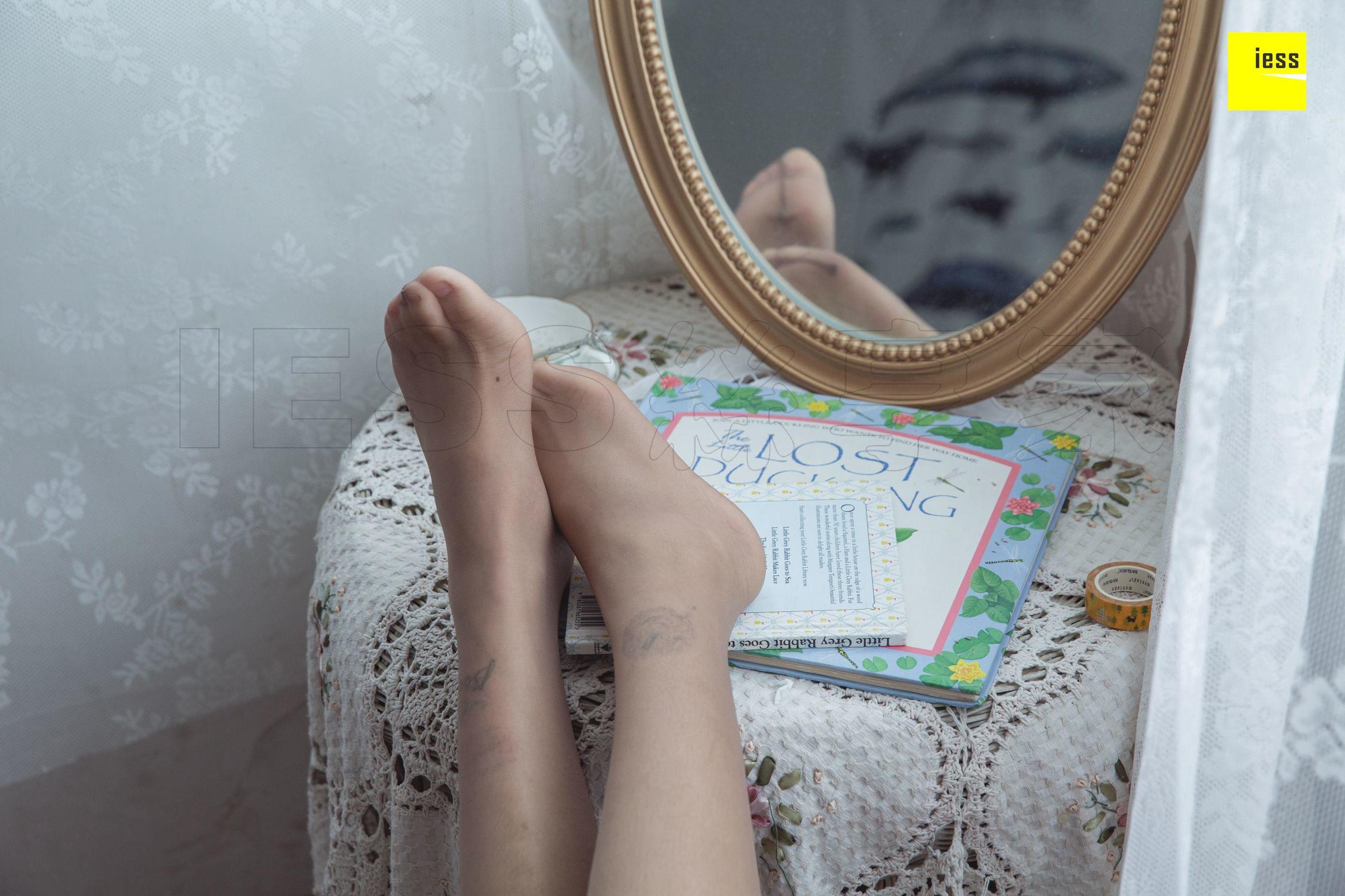 模特小韩《新模洋娃娃小韩》 [异思趣向IESS] 写真集