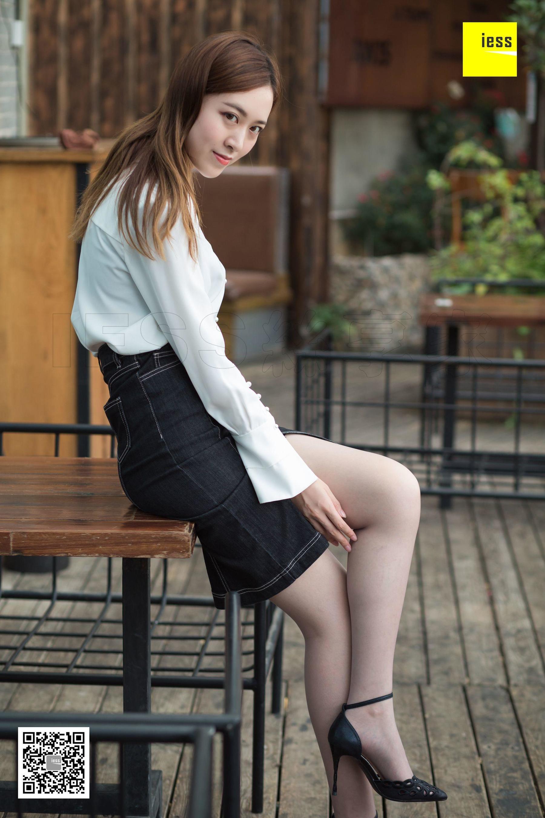模特紫紫《紫紫知性灰丝》 [异思趣向IESS] 写真集