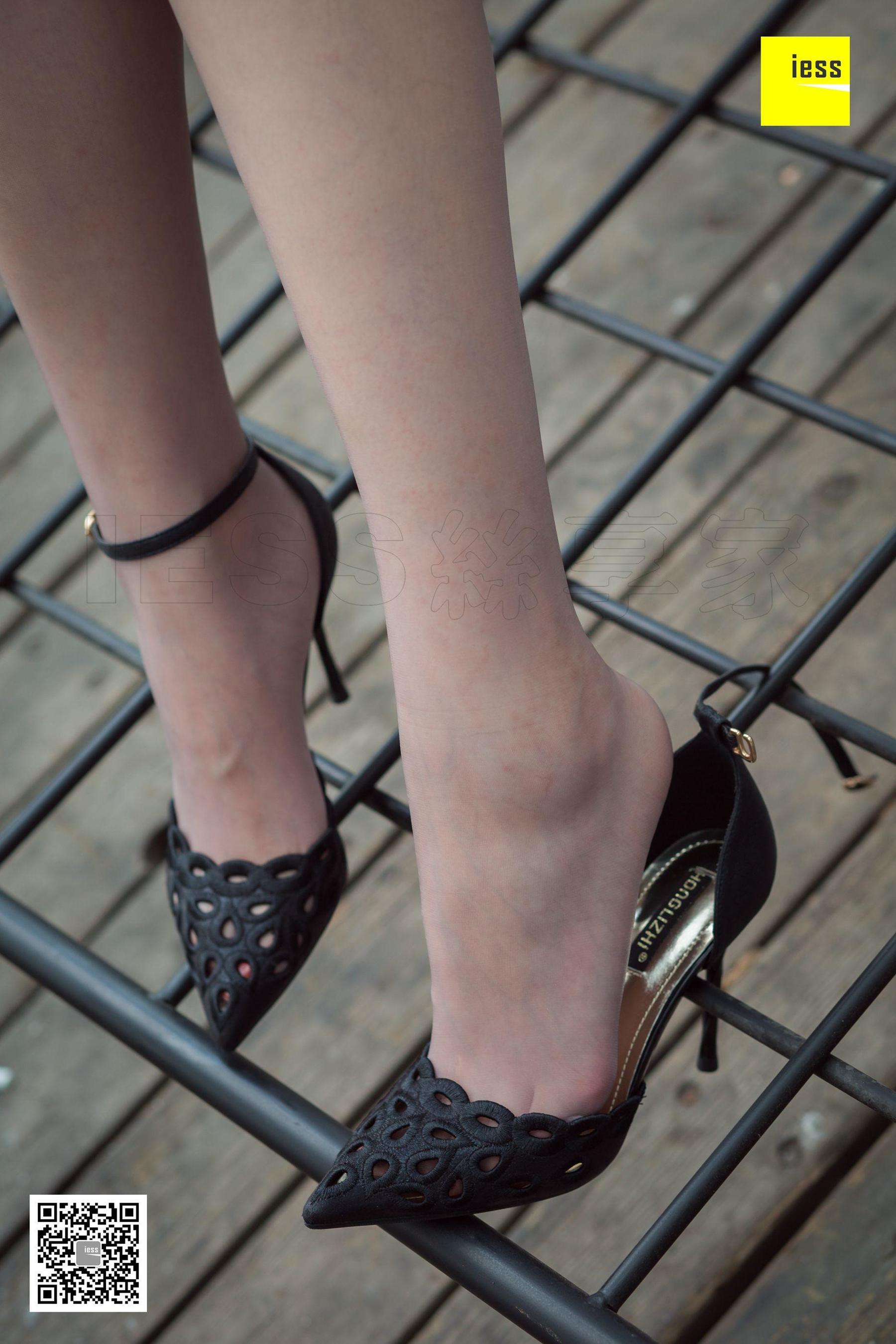 模特紫紫《紫紫知性灰丝》 [异思趣向IESS] 写真集