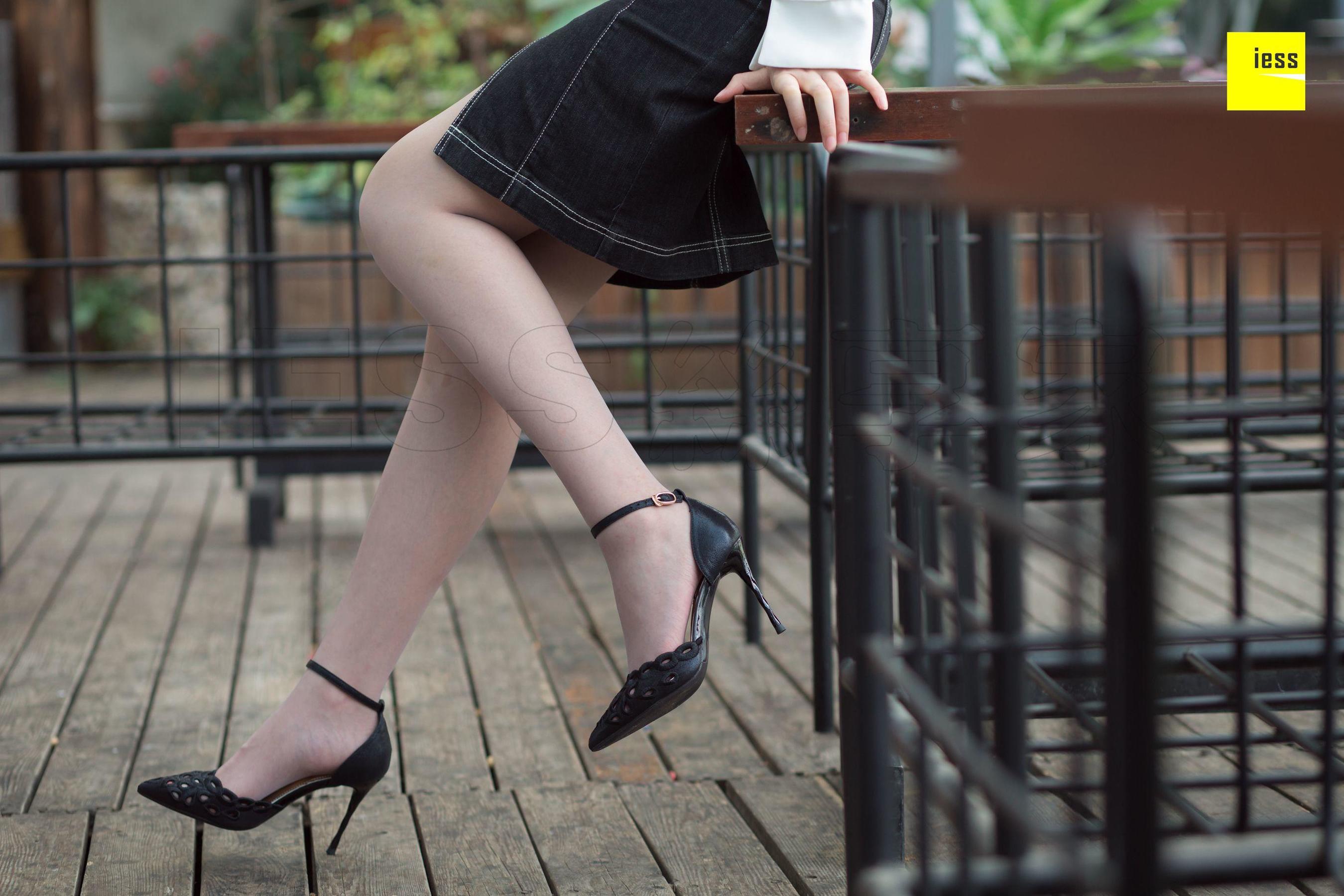 模特紫紫《紫紫知性灰丝》 [异思趣向IESS] 写真集