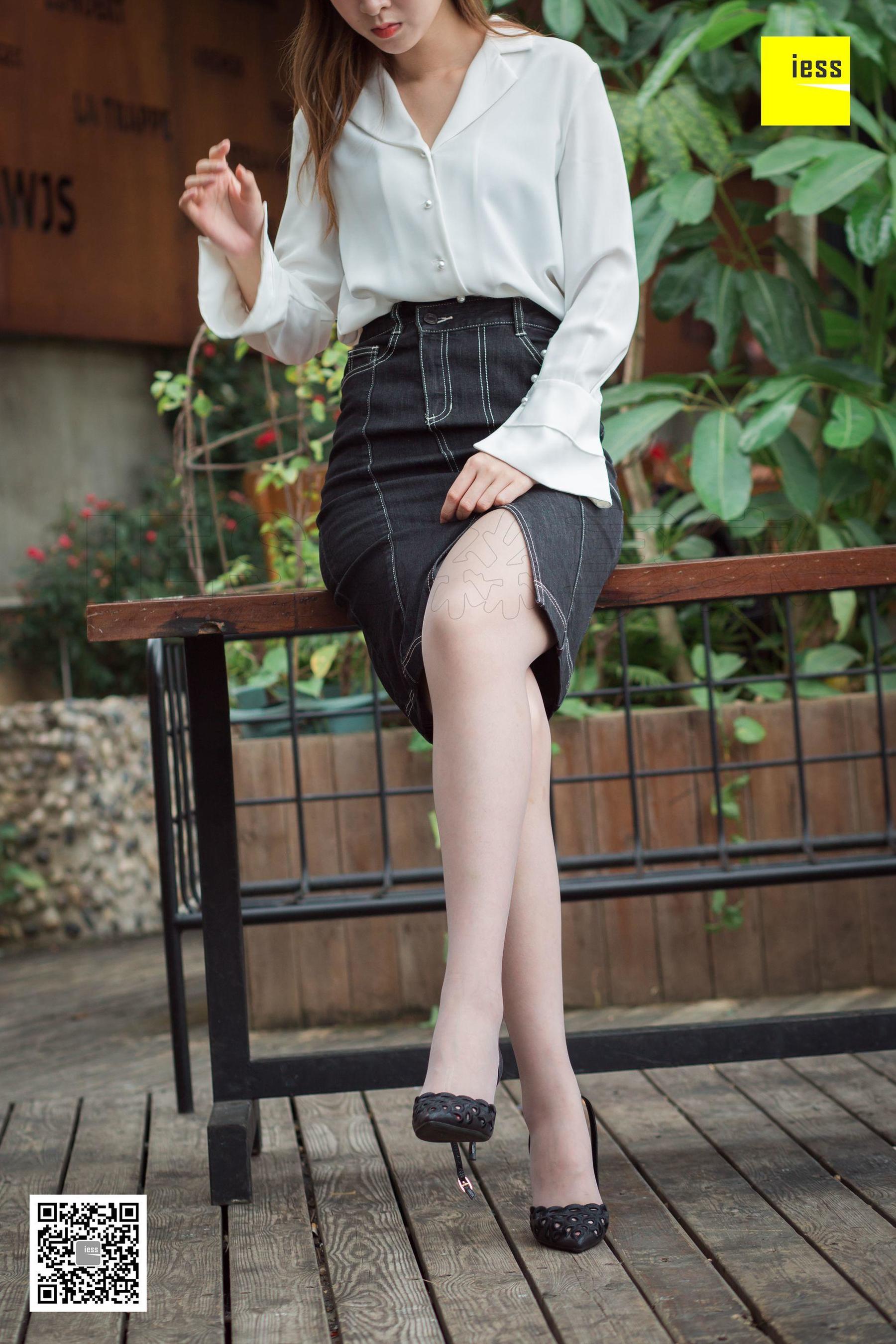 模特紫紫《紫紫知性灰丝》 [异思趣向IESS] 写真集