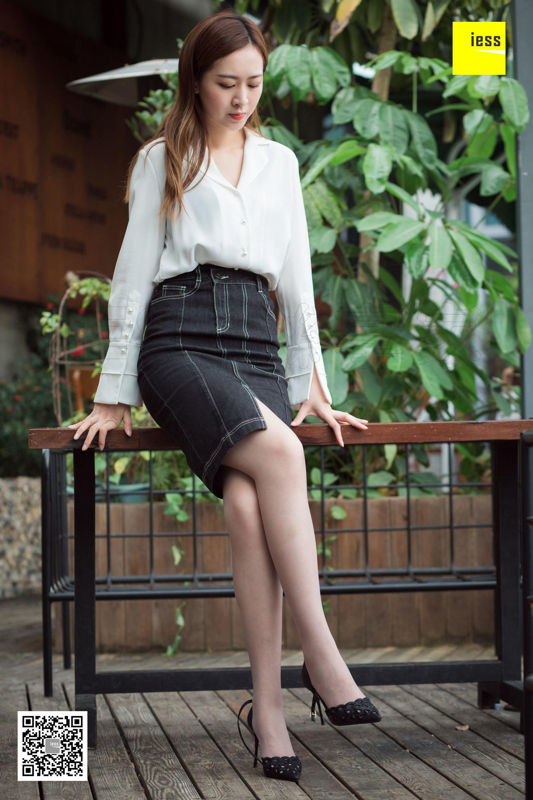 模特紫紫《紫紫知性灰丝》 [异思趣向IESS] 写真集