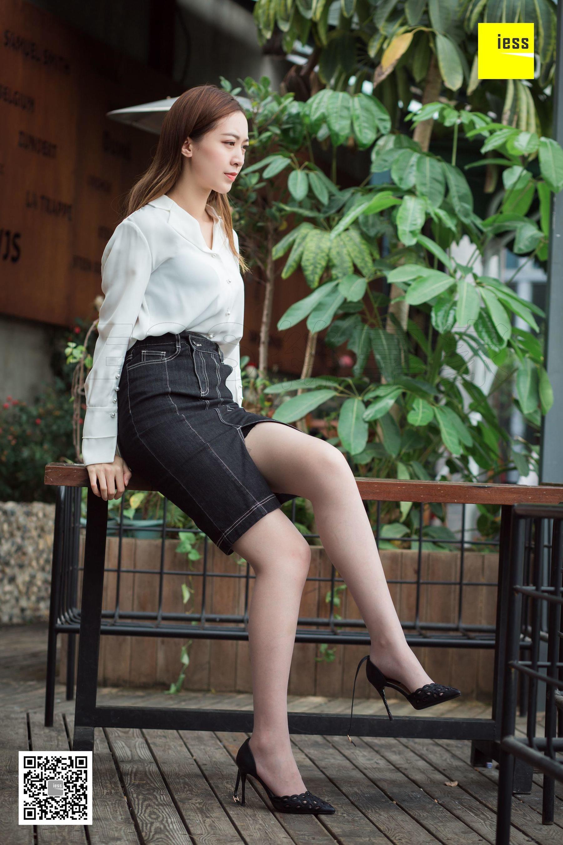 模特紫紫《紫紫知性灰丝》 [异思趣向IESS] 写真集