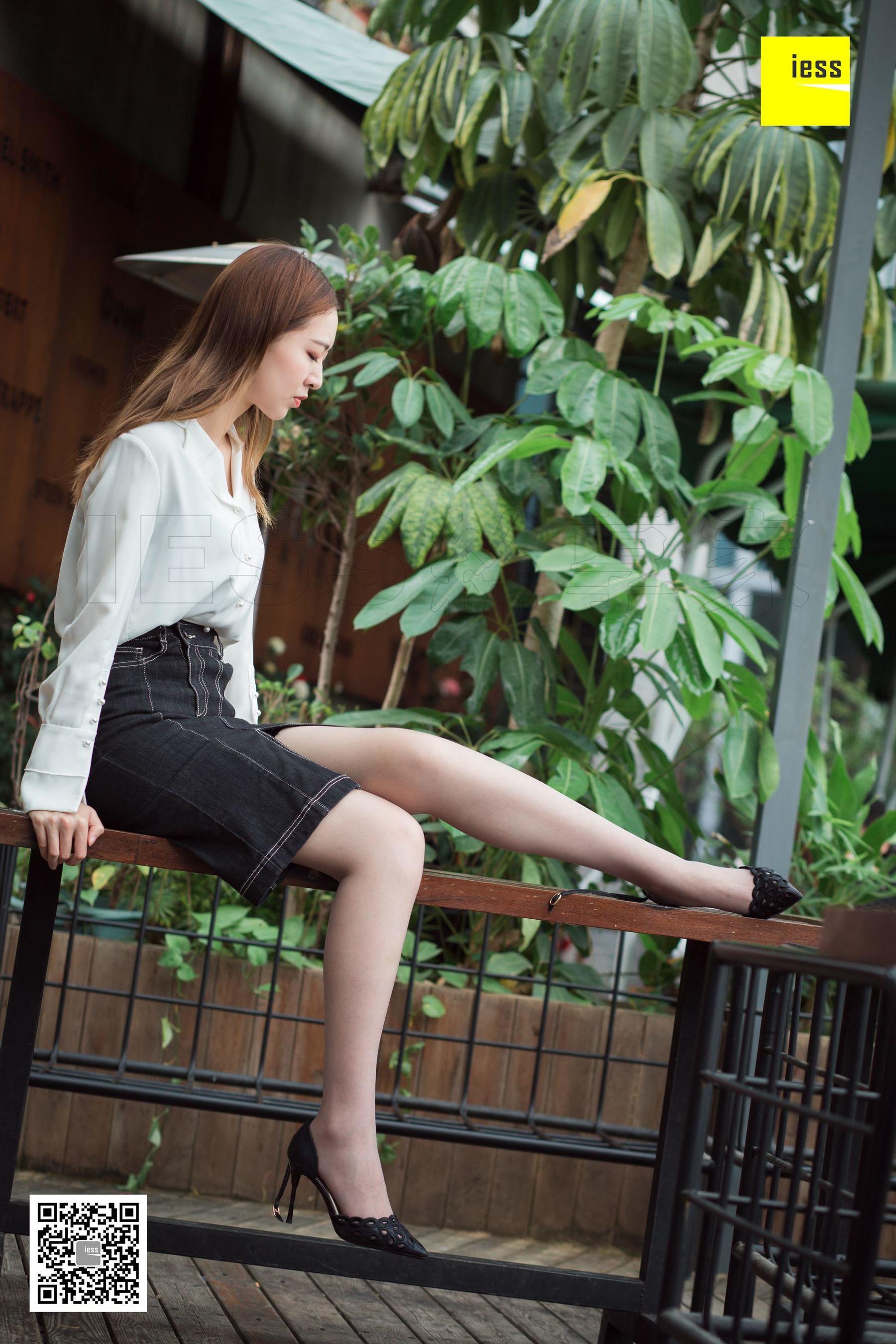 模特紫紫《紫紫知性灰丝》 [异思趣向IESS] 写真集