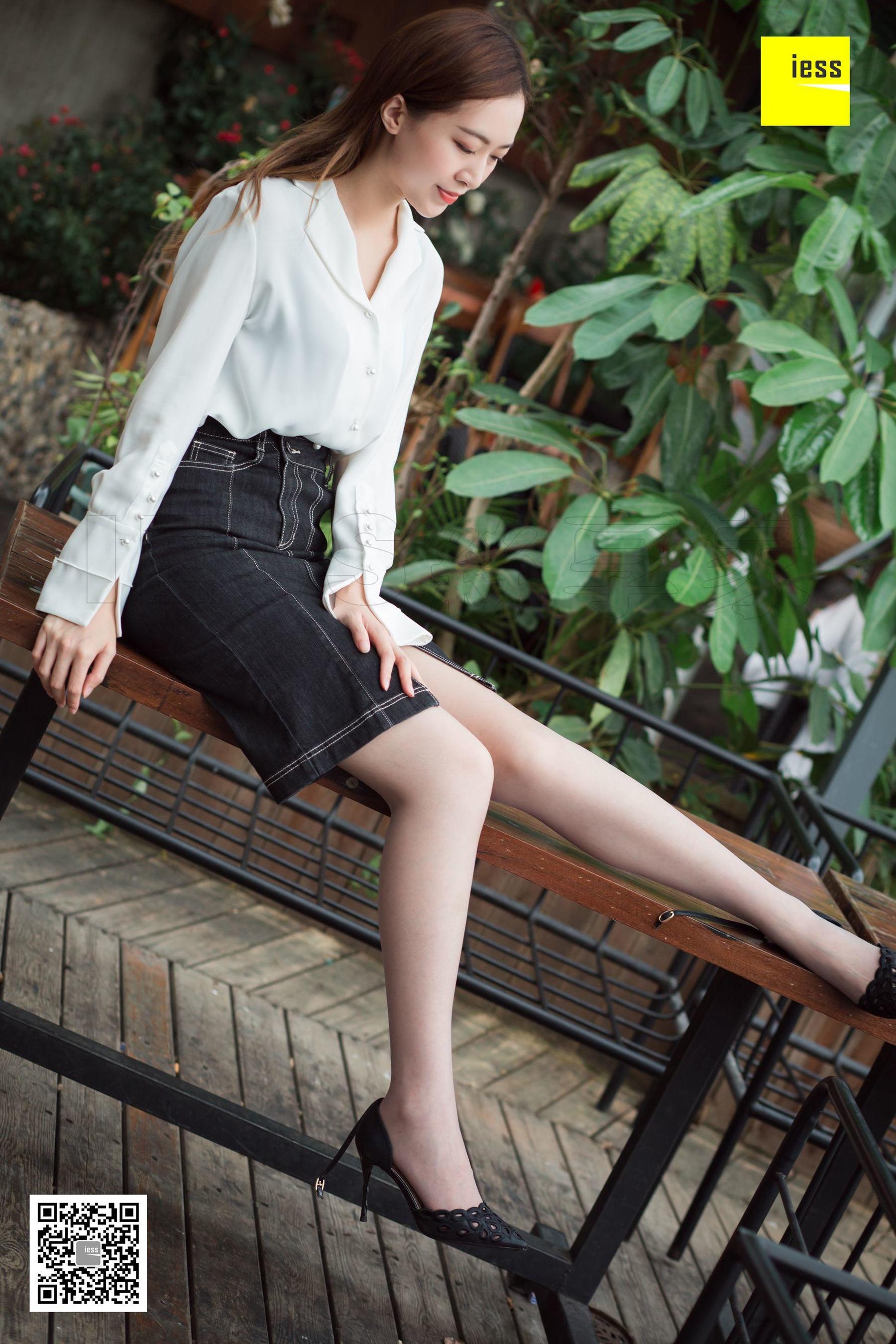 模特紫紫《紫紫知性灰丝》 [异思趣向IESS] 写真集