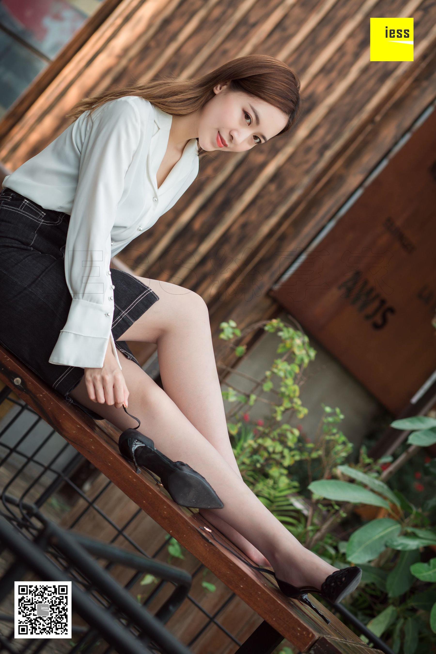 模特紫紫《紫紫知性灰丝》 [异思趣向IESS] 写真集