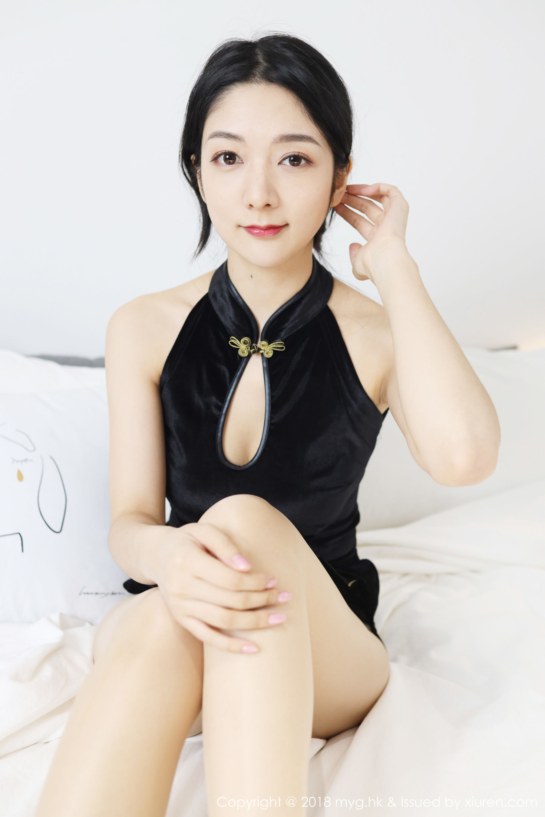 Angela喜欢猫《古典韵味旗袍+现代性感黑丝》 [美媛馆MyGirl] Vol.326 写真集