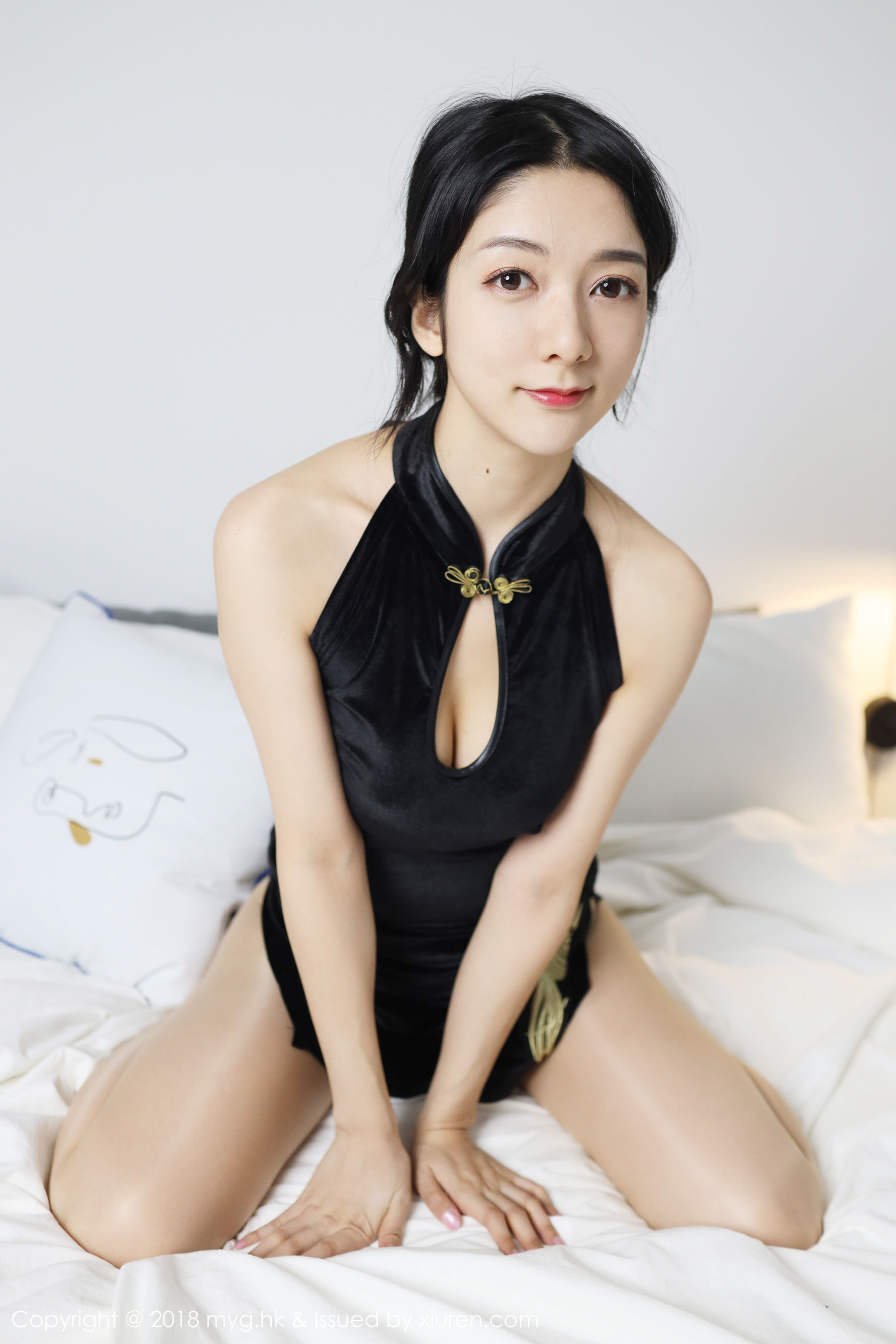 Angela喜欢猫《古典韵味旗袍+现代性感黑丝》 [美媛馆MyGirl] Vol.326 写真集