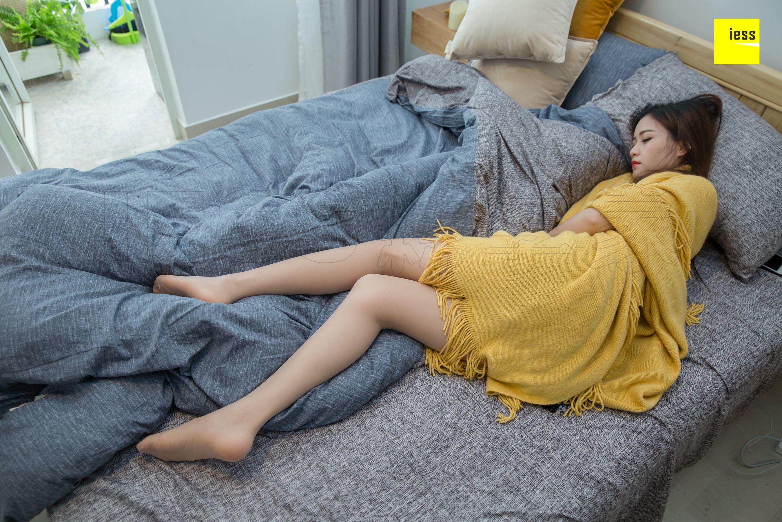 模特九妹 《刚起床的九妹》 [异思趣向IESS] 写真集