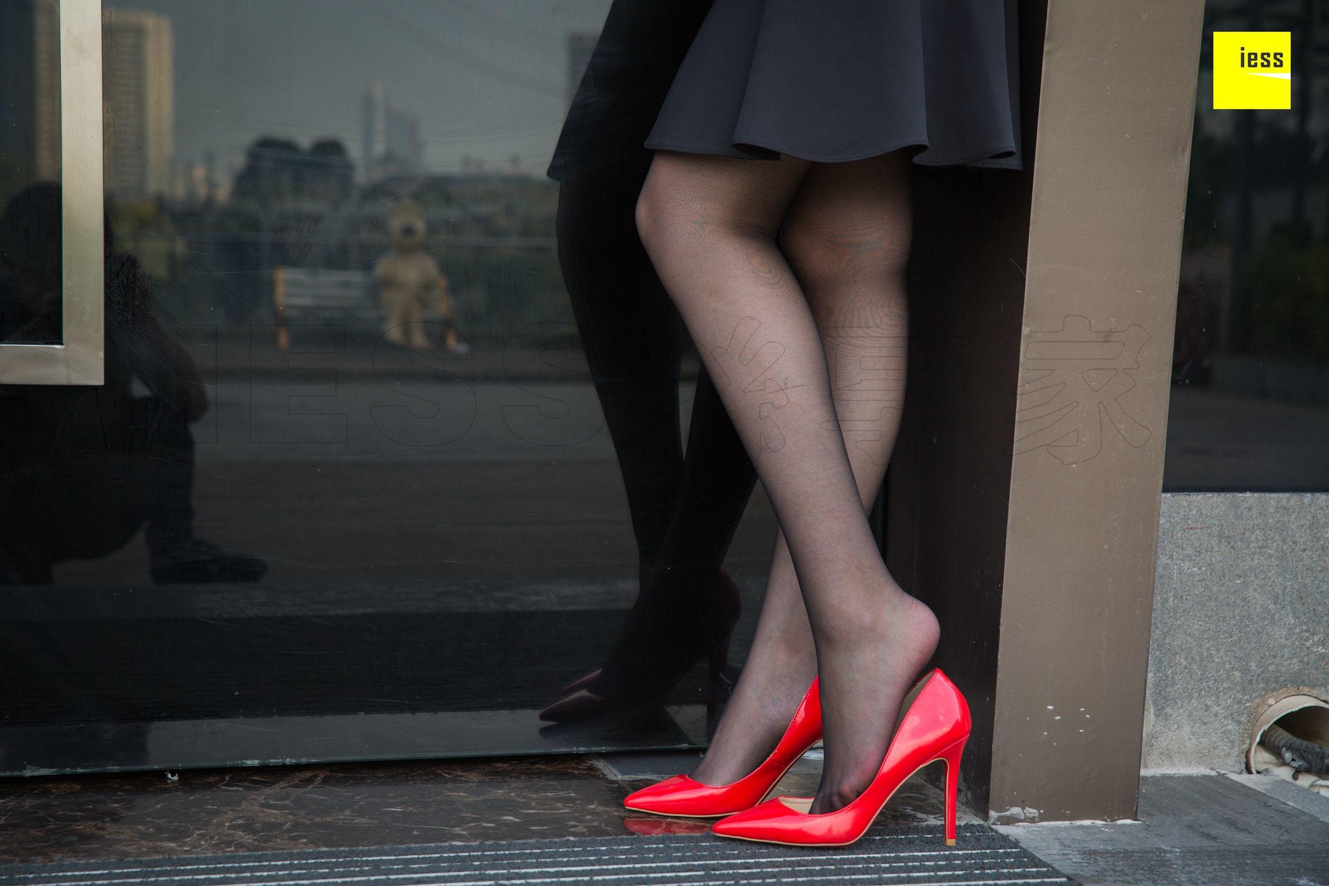 模特紫紫 《被风吹乱的裙摆》 [异思趣向IESS] 写真集