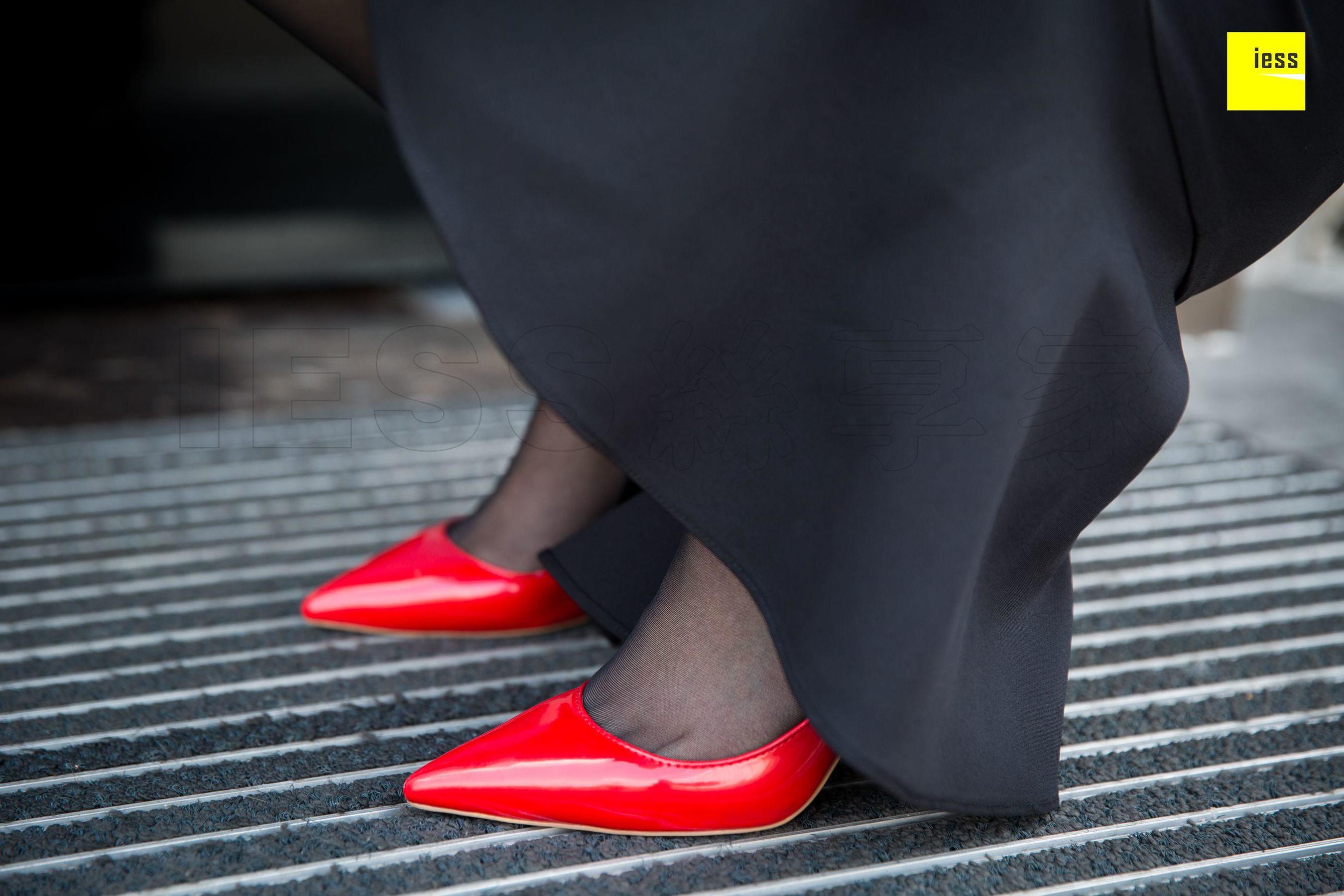 模特紫紫 《被风吹乱的裙摆》 [异思趣向IESS] 写真集