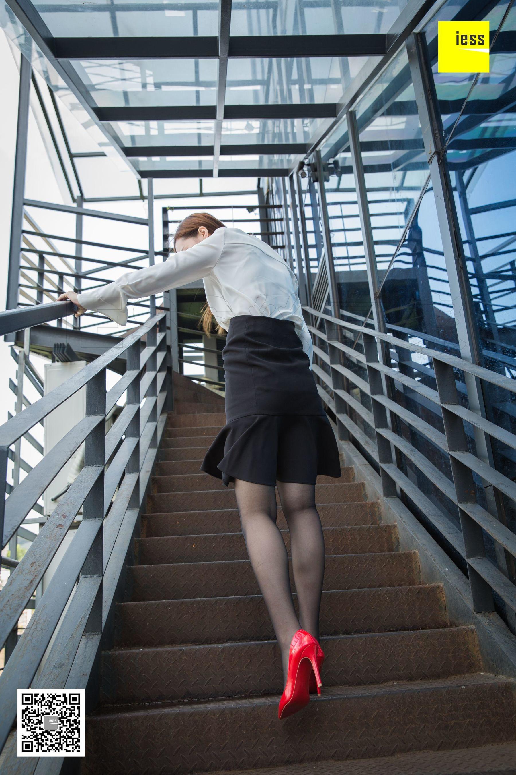 模特紫紫 《被风吹乱的裙摆》 [异思趣向IESS] 写真集