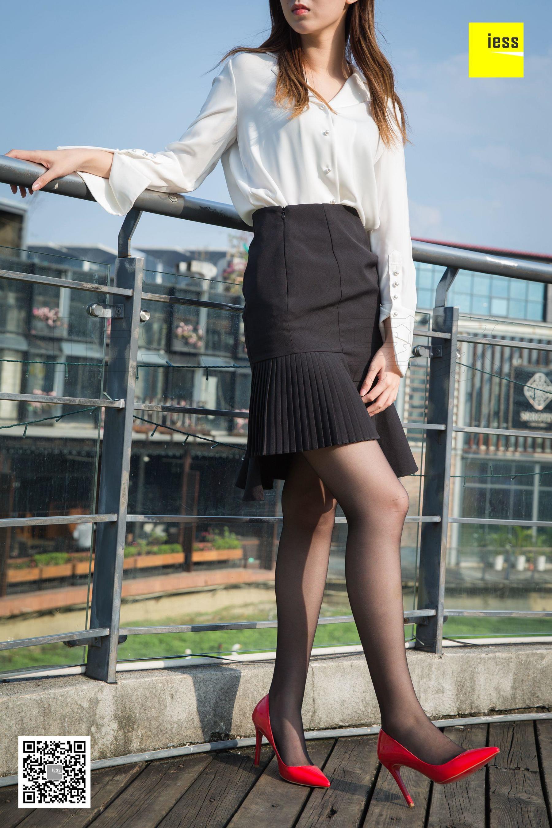 模特紫紫 《被风吹乱的裙摆》 [异思趣向IESS] 写真集