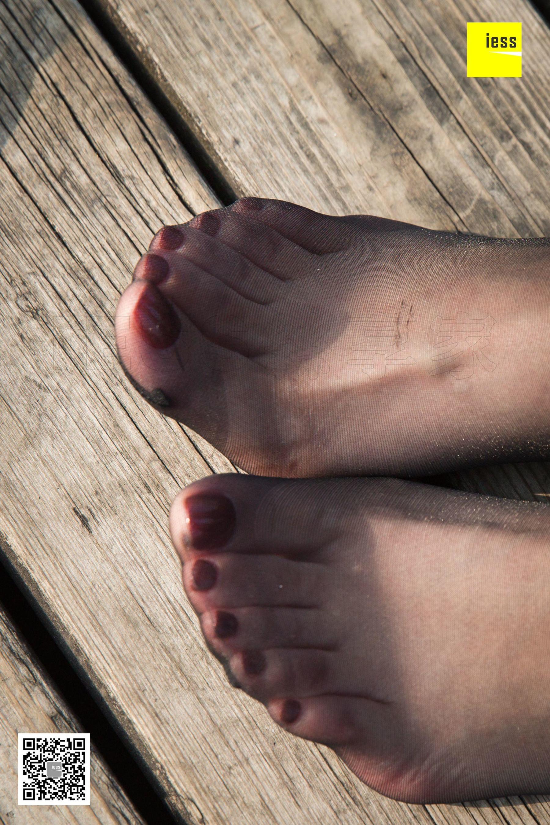 模特紫紫 《被风吹乱的裙摆》 [异思趣向IESS] 写真集