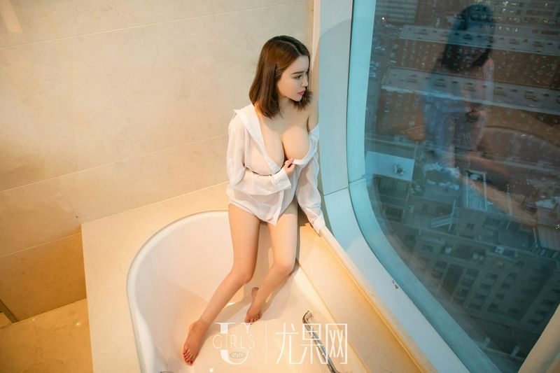 李唯一性感薄纱内衣露出雪白美乳让人怎么睡得着