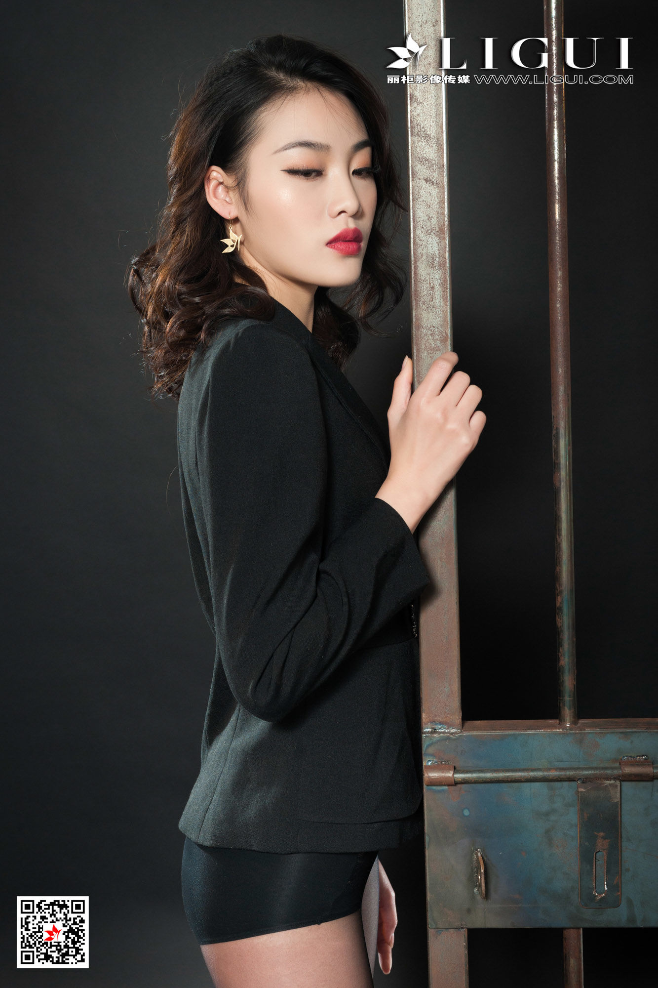 腿模Xilly《监狱黑丝女王》 [丽柜Ligui] 写真集