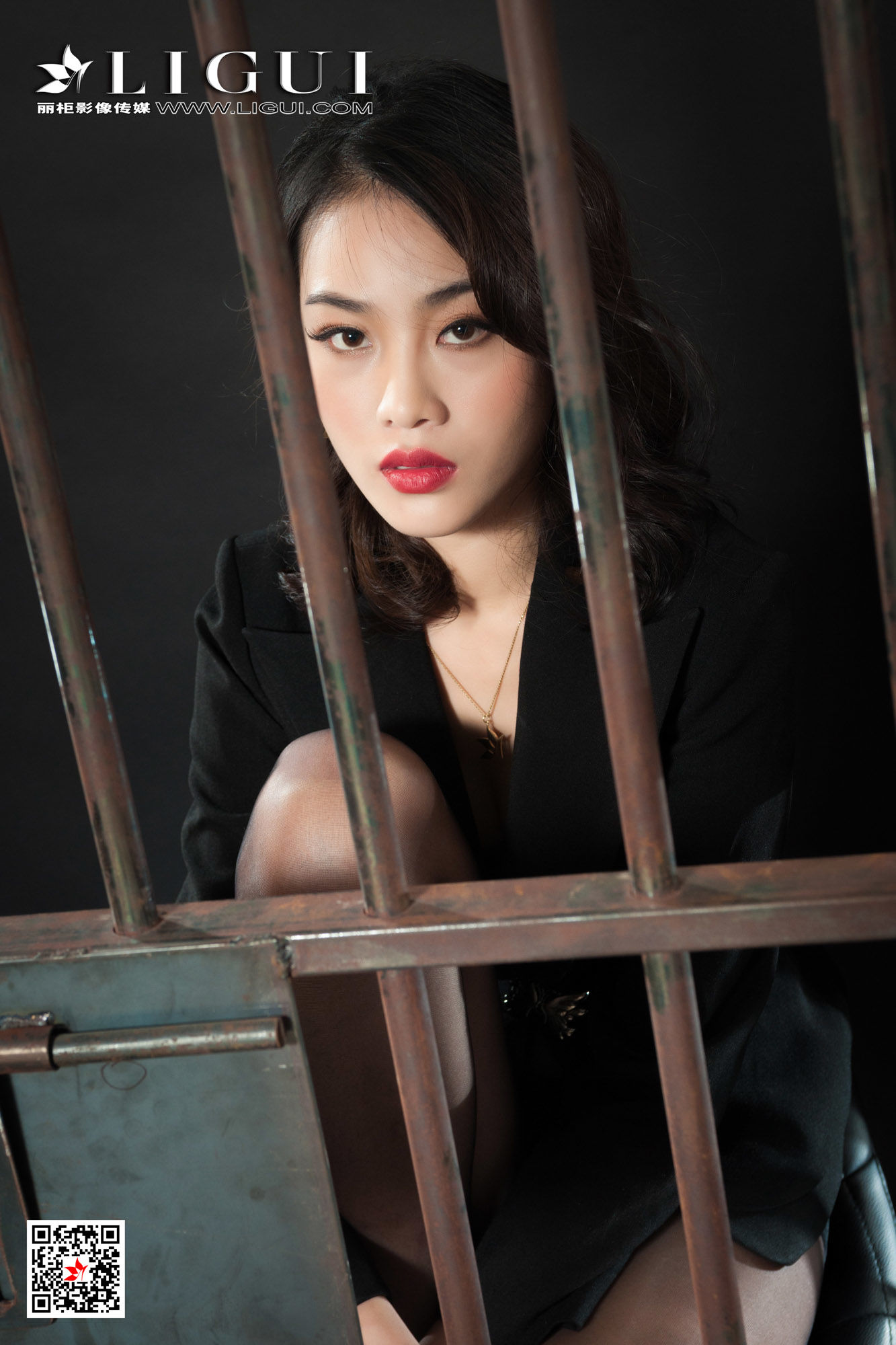 腿模Xilly《监狱黑丝女王》 [丽柜Ligui] 写真集