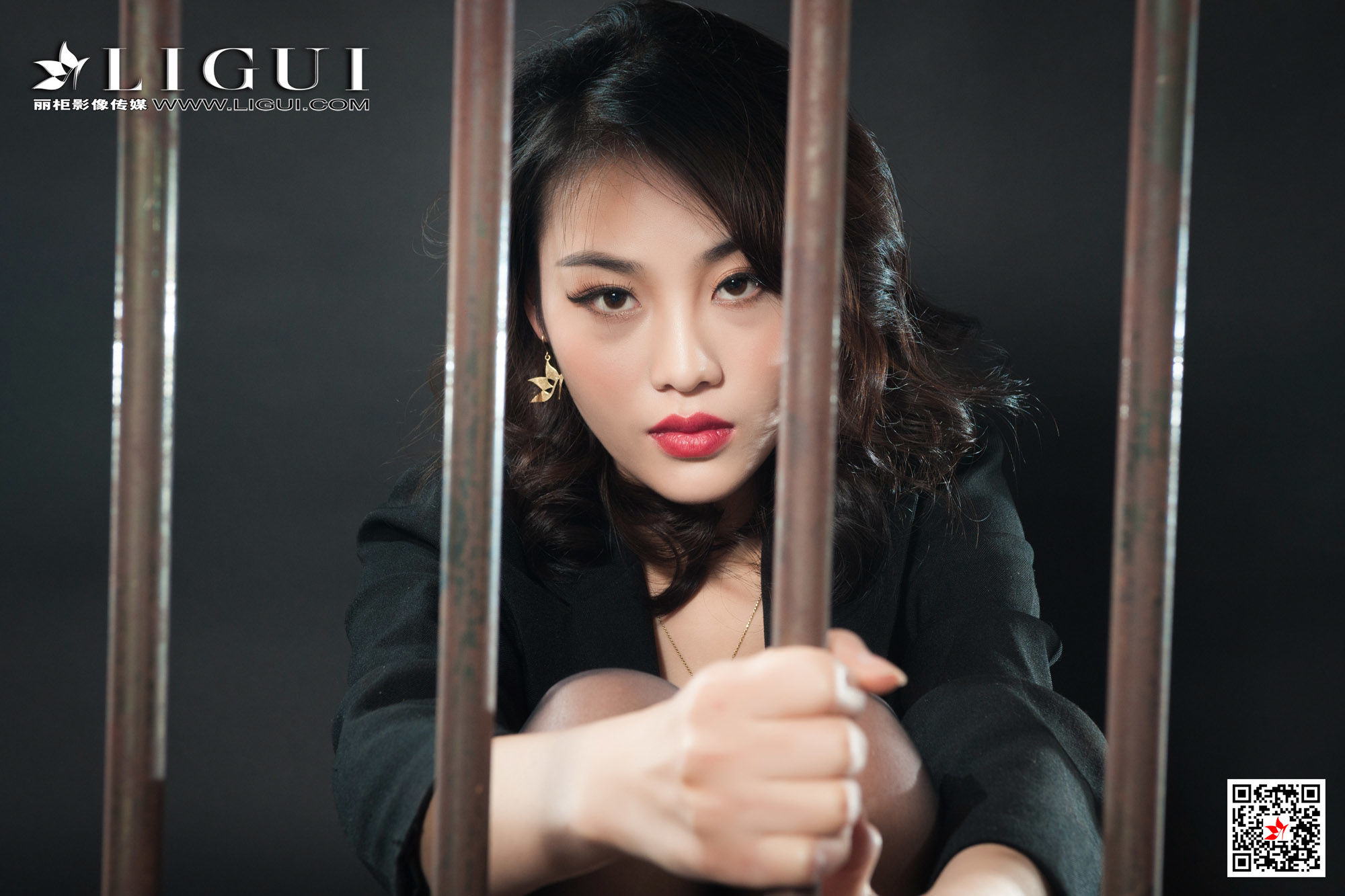 腿模Xilly《监狱黑丝女王》 [丽柜Ligui] 写真集