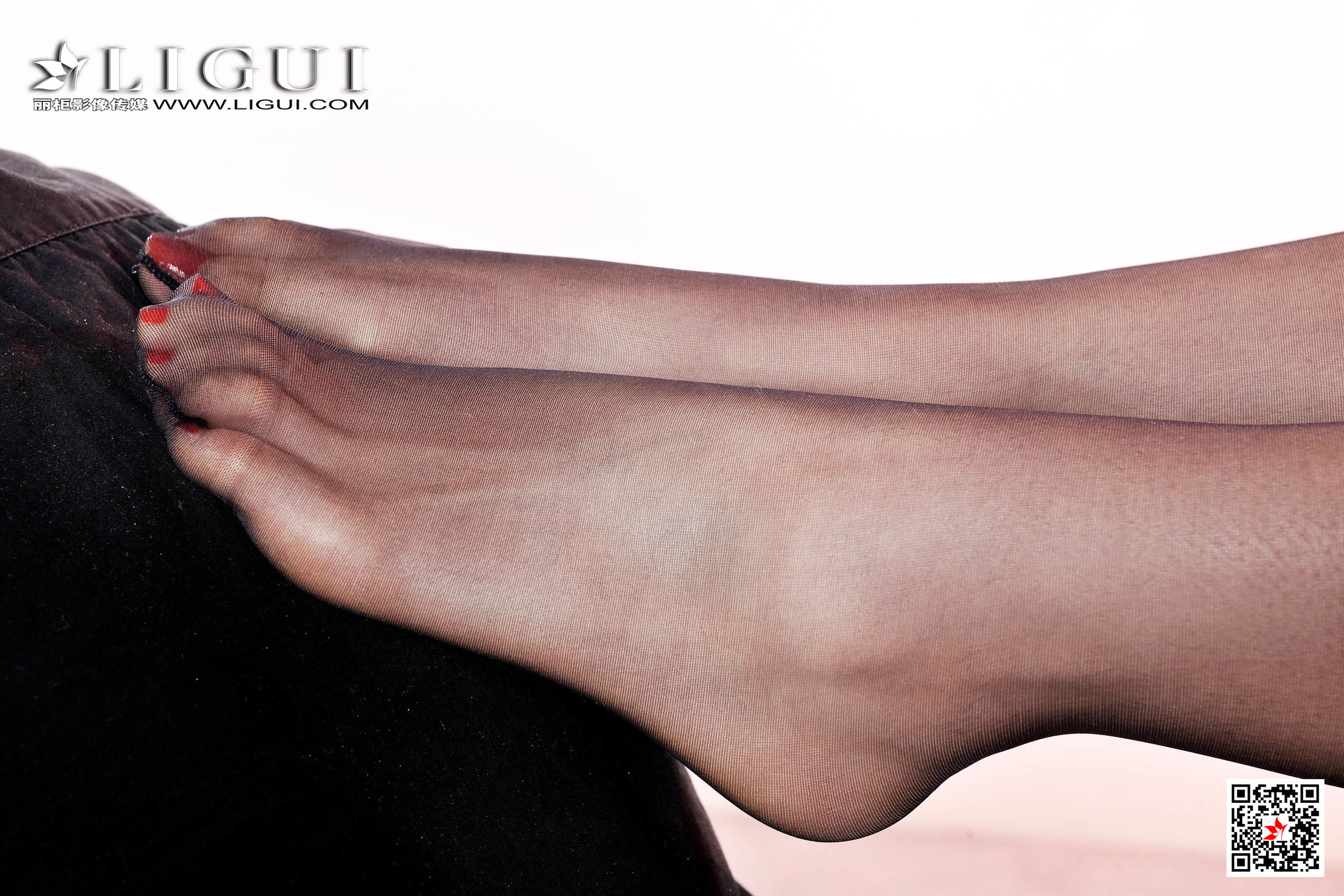 腿模允儿《黑丝大长腿》 [丽柜Ligui] 写真集