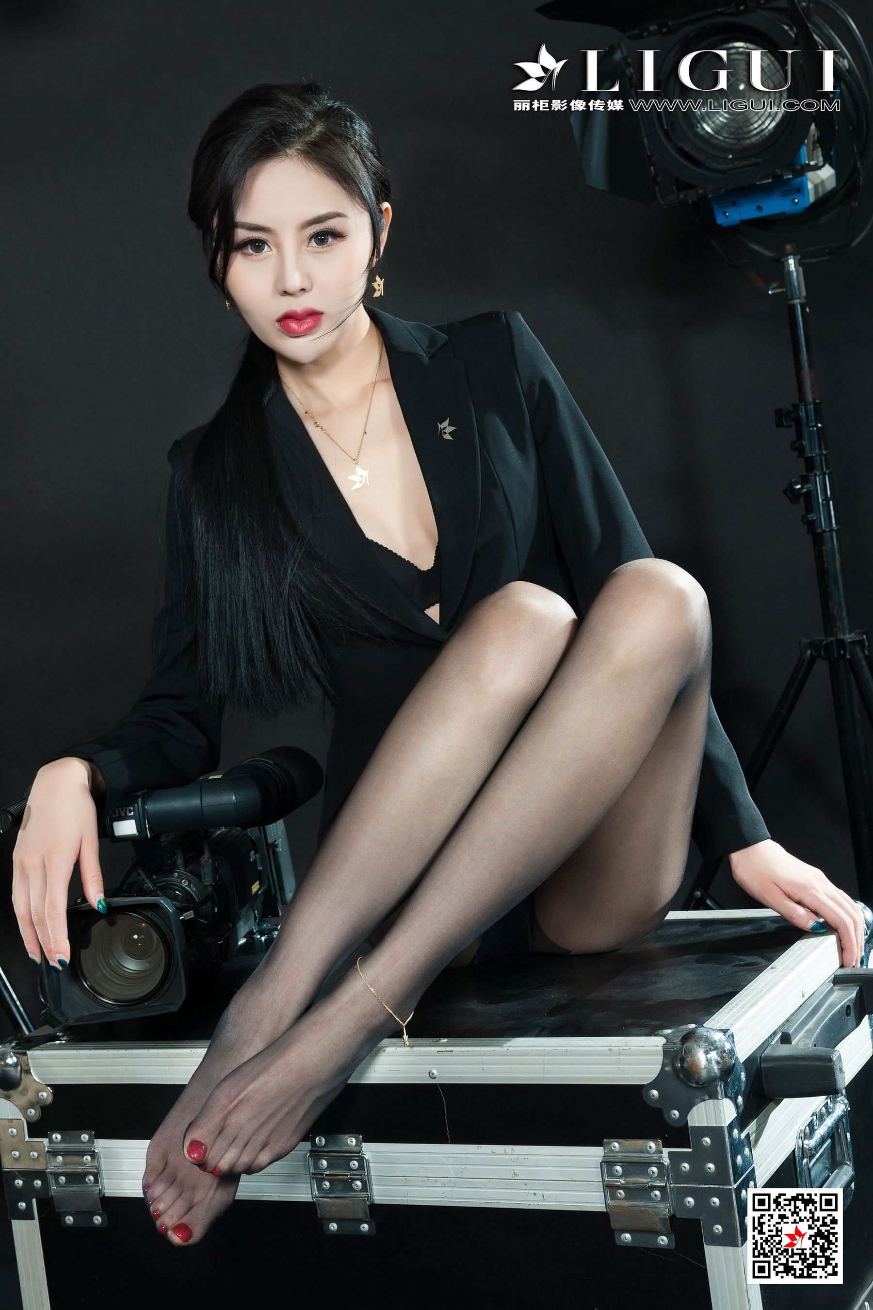 腿模凉儿《黑丝OL》 [丽柜Ligui] 网络丽人 写真集