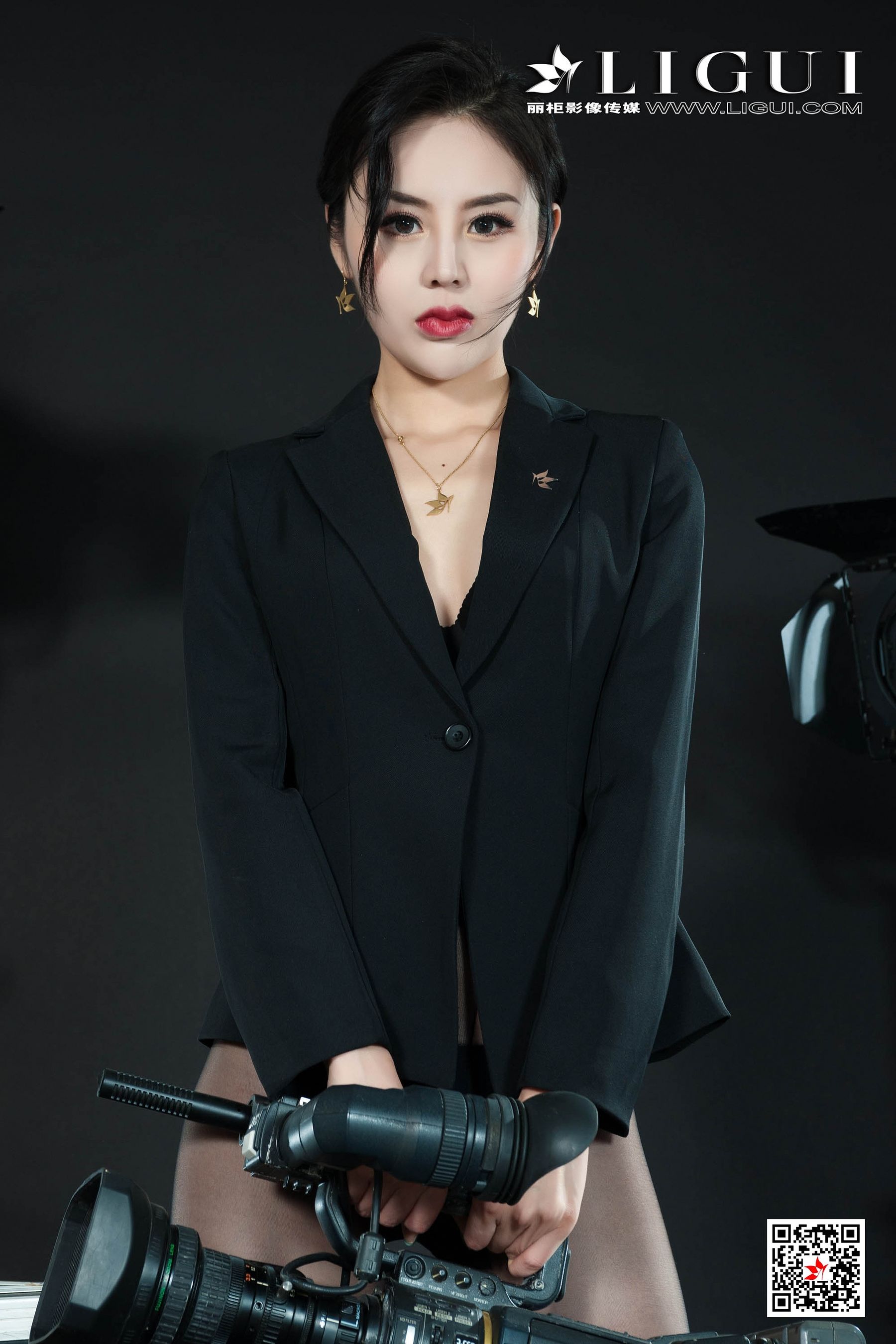 腿模凉儿《黑丝OL》 [丽柜Ligui] 网络丽人 写真集