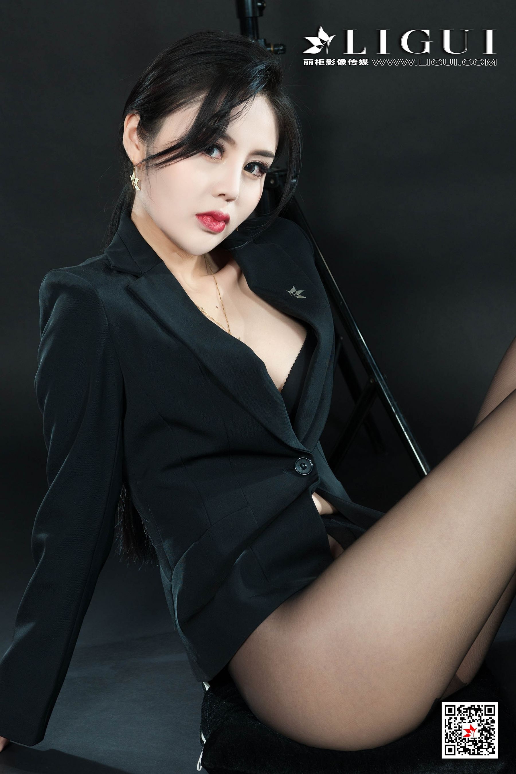 腿模凉儿《黑丝OL》 [丽柜Ligui] 网络丽人 写真集