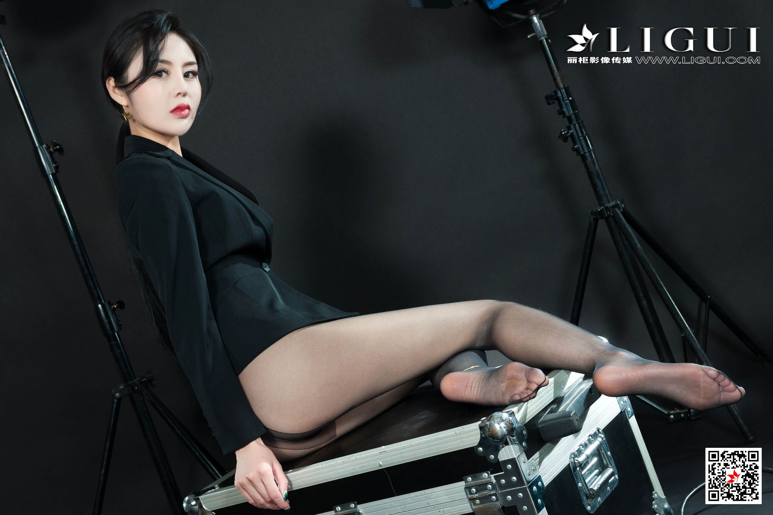 腿模凉儿《黑丝OL》 [丽柜Ligui] 网络丽人 写真集