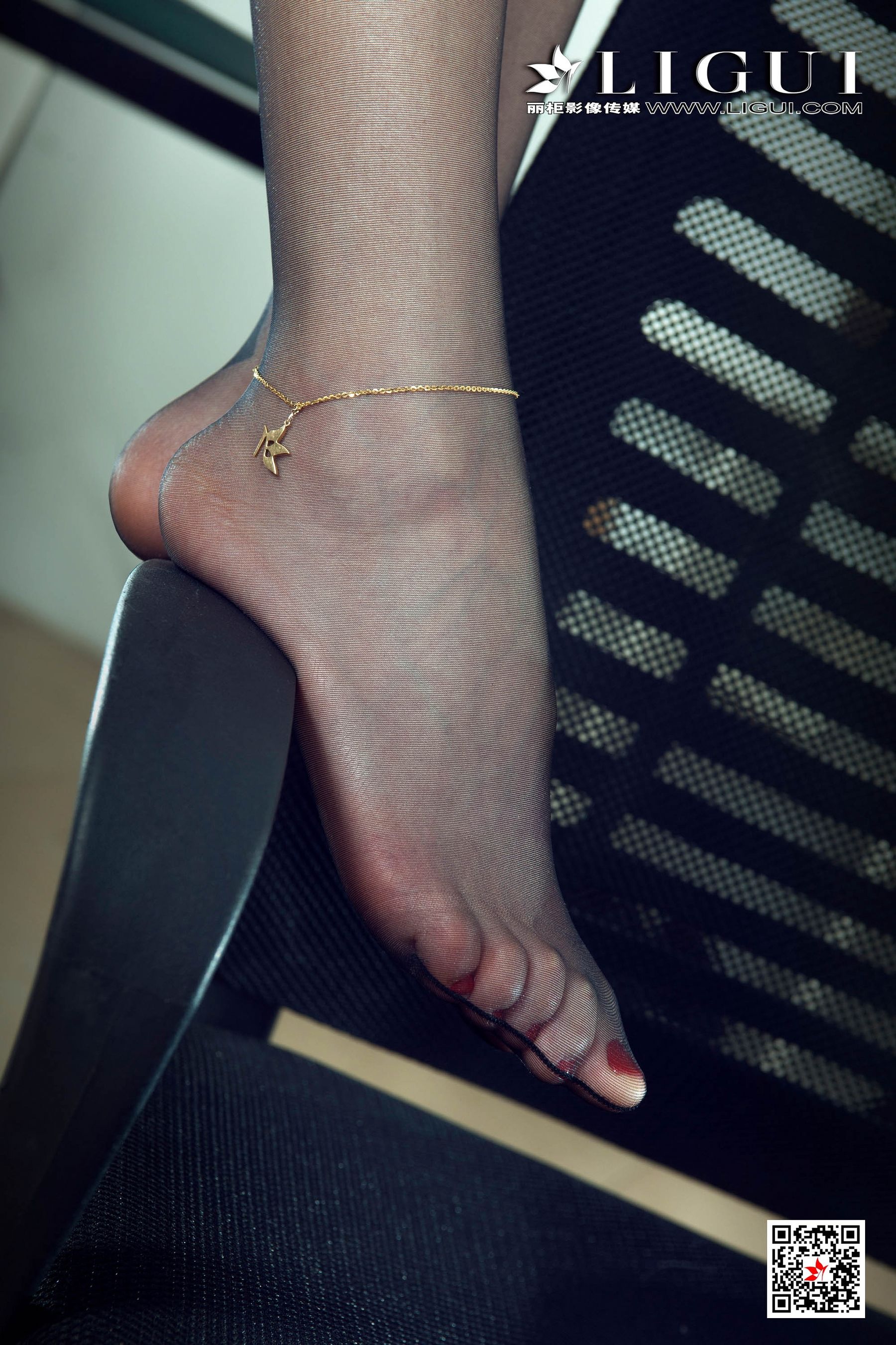 腿模兔子《极品黑丝OL御姐》 [丽柜Ligui] 网络丽人 写真集