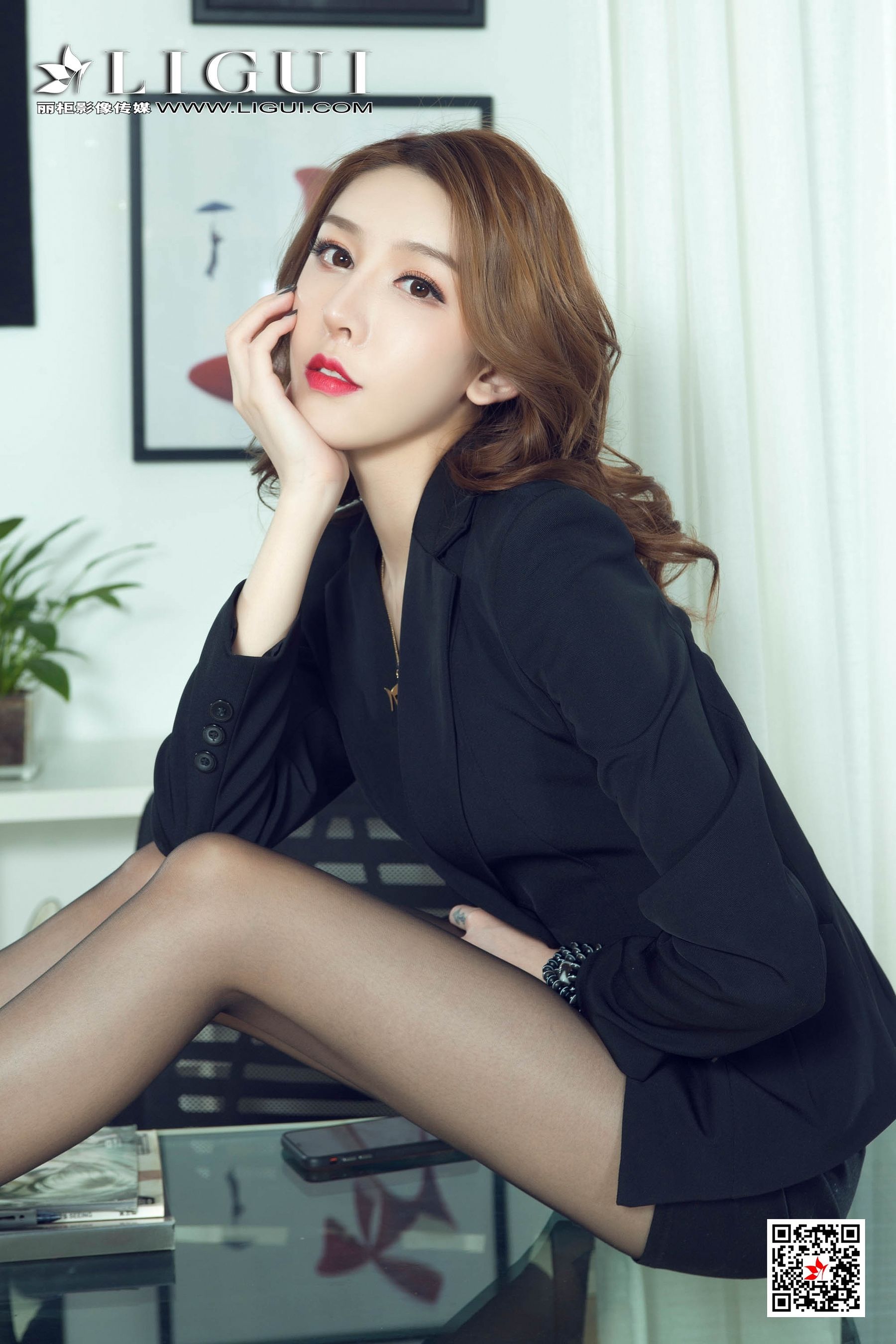 腿模兔子《极品黑丝OL御姐》 [丽柜Ligui] 网络丽人 写真集