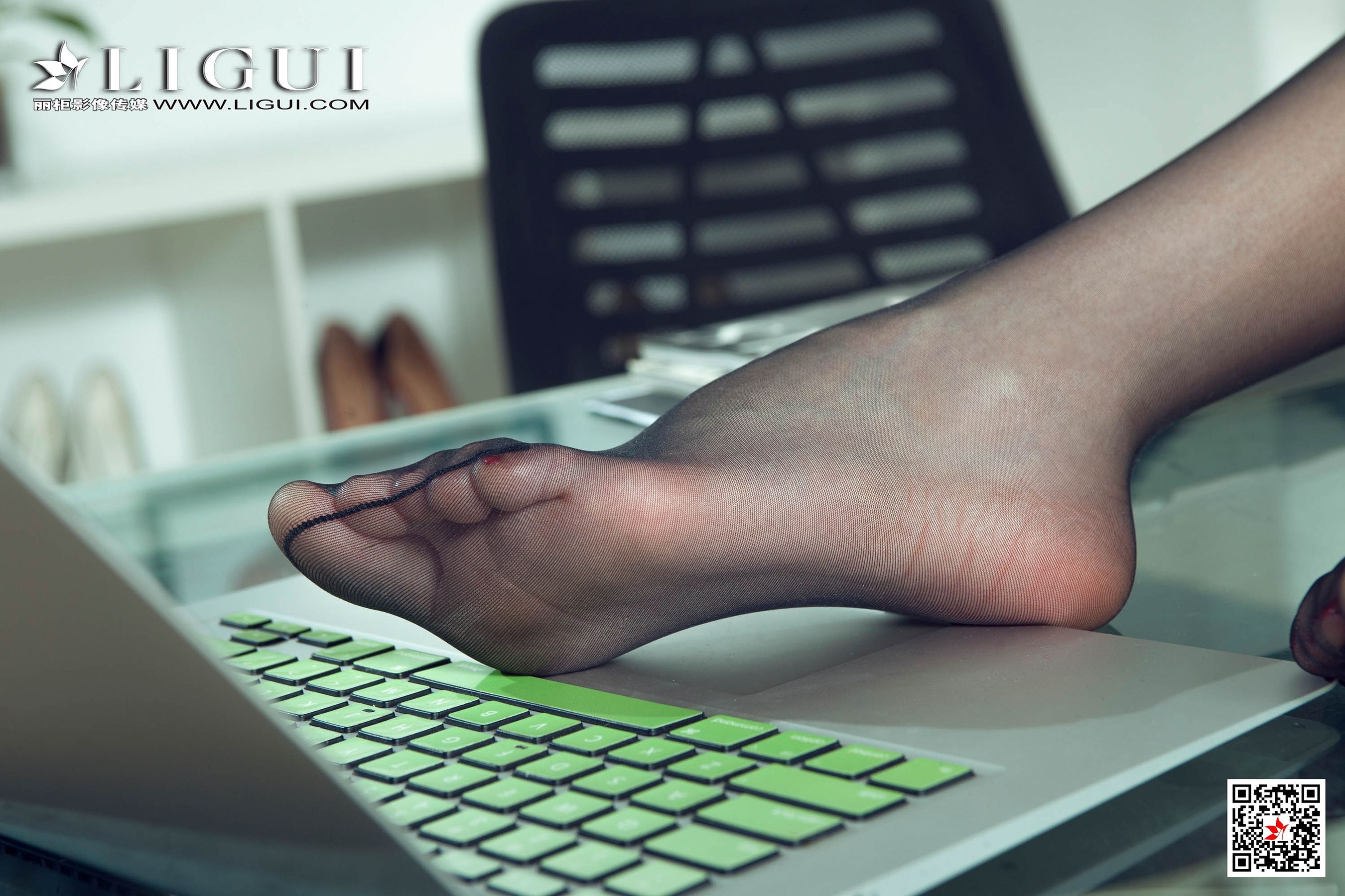 腿模兔子《极品黑丝OL御姐》 [丽柜Ligui] 网络丽人 写真集