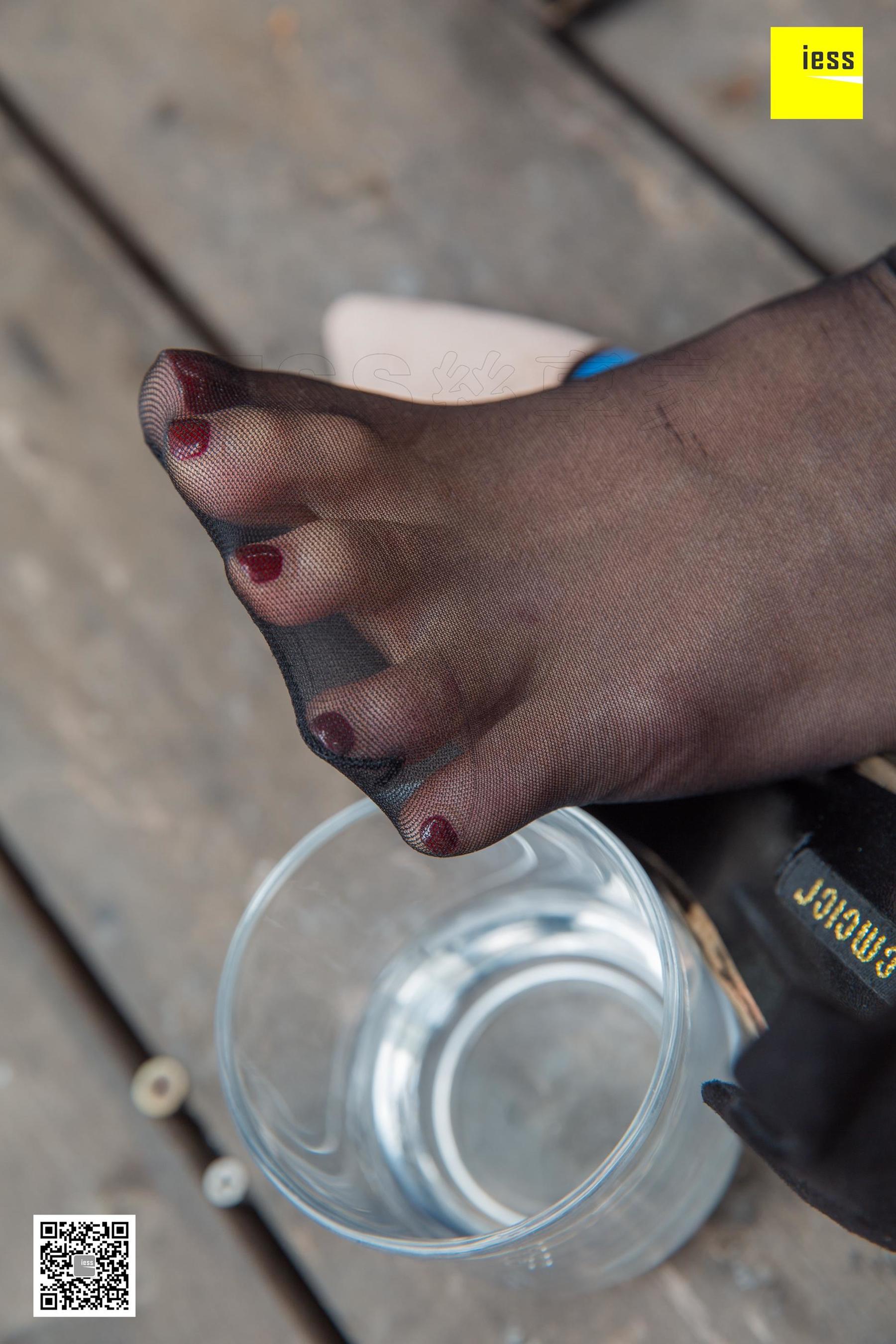 模特九妹 《小白领九妹发发呆》[异思趣向IESS] 黑丝美脚写真集