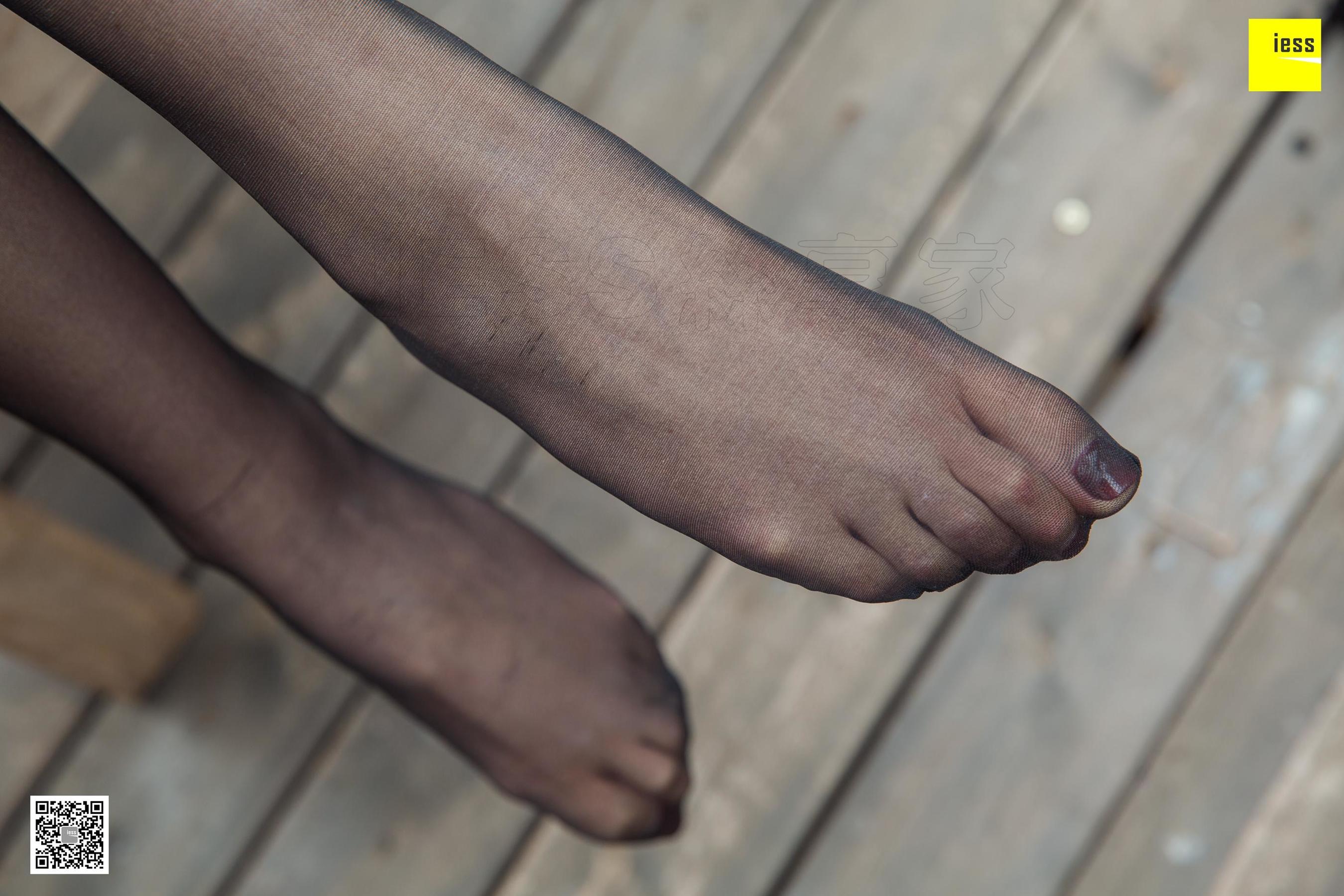 模特九妹 《小白领九妹发发呆》[异思趣向IESS] 黑丝美脚写真集