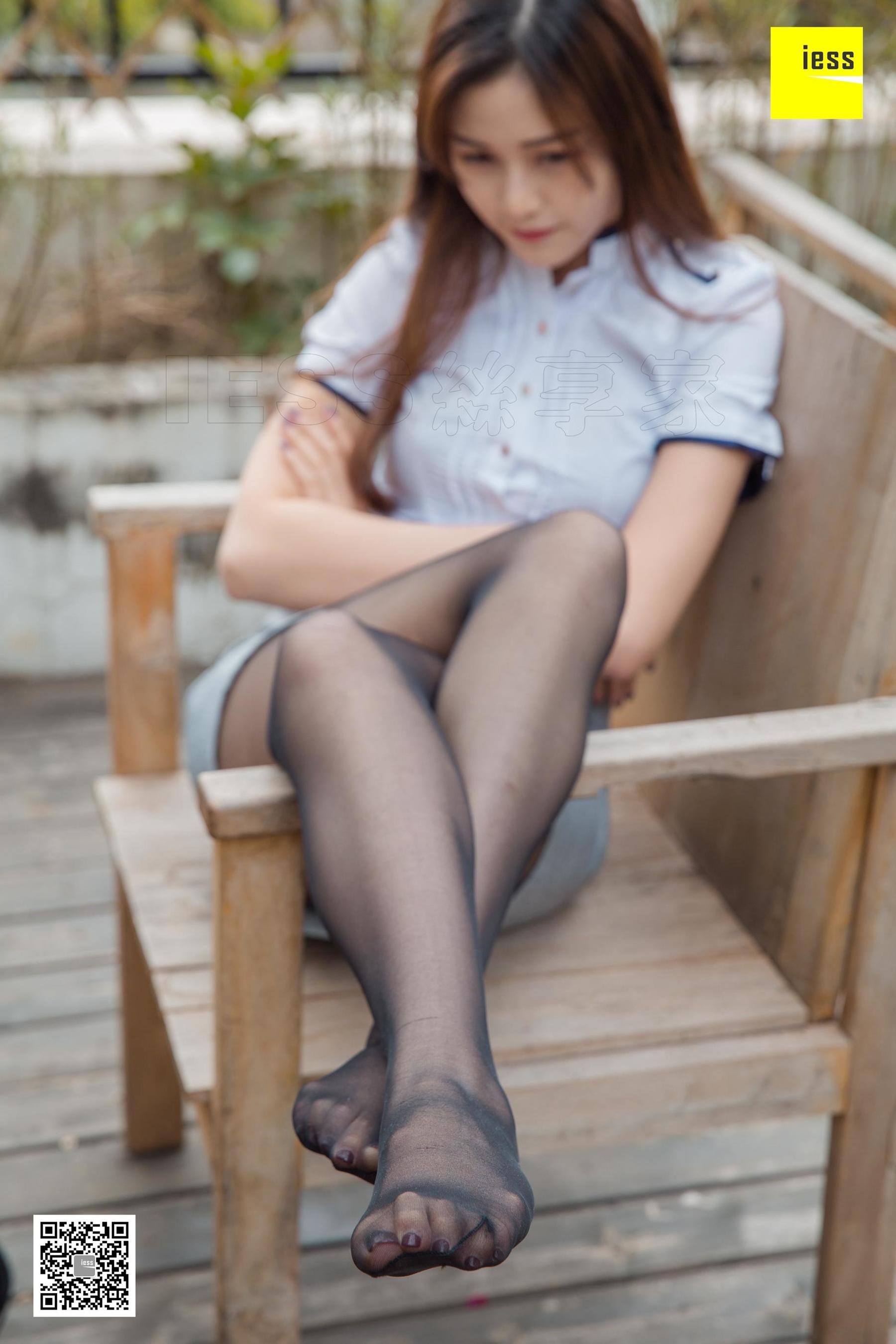 模特九妹 《小白领九妹发发呆》[异思趣向IESS] 黑丝美脚写真集