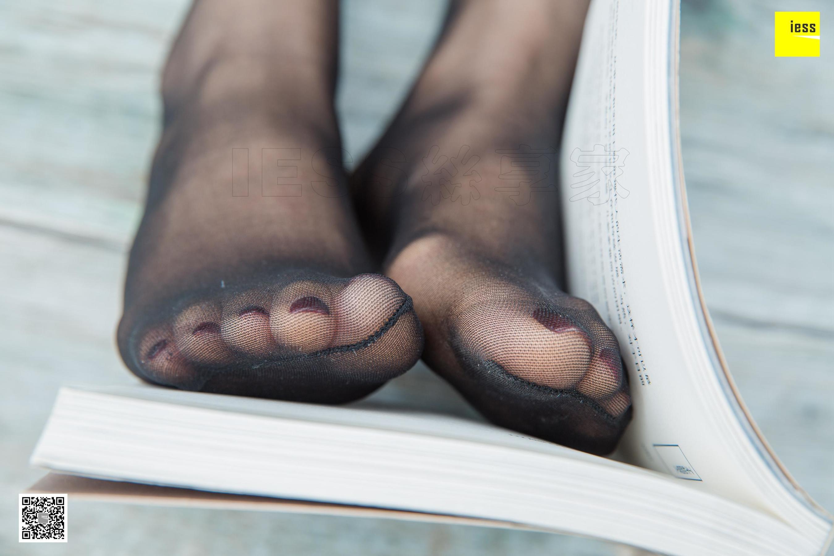 模特九妹 《小白领九妹发发呆》[异思趣向IESS] 黑丝美脚写真集