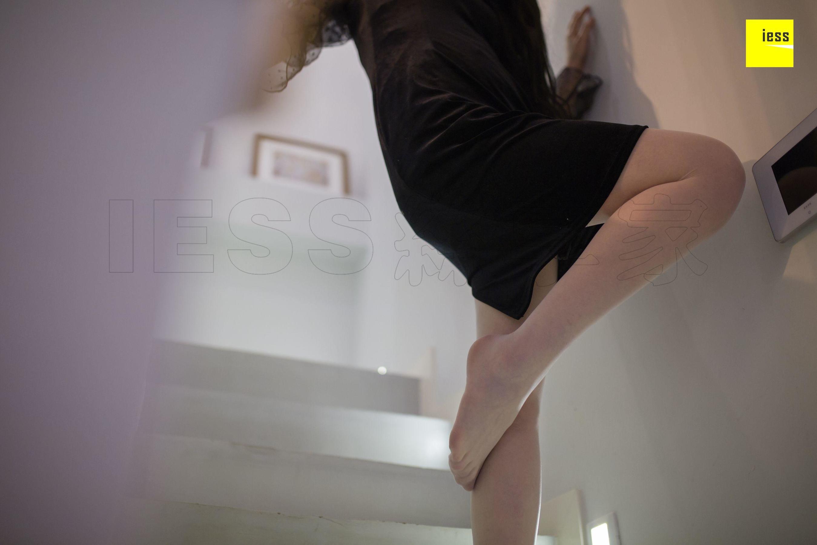 腿模喵姐 《喵姐霸气黑白配》[异思趣向IESS] 丝袜美腿写真集