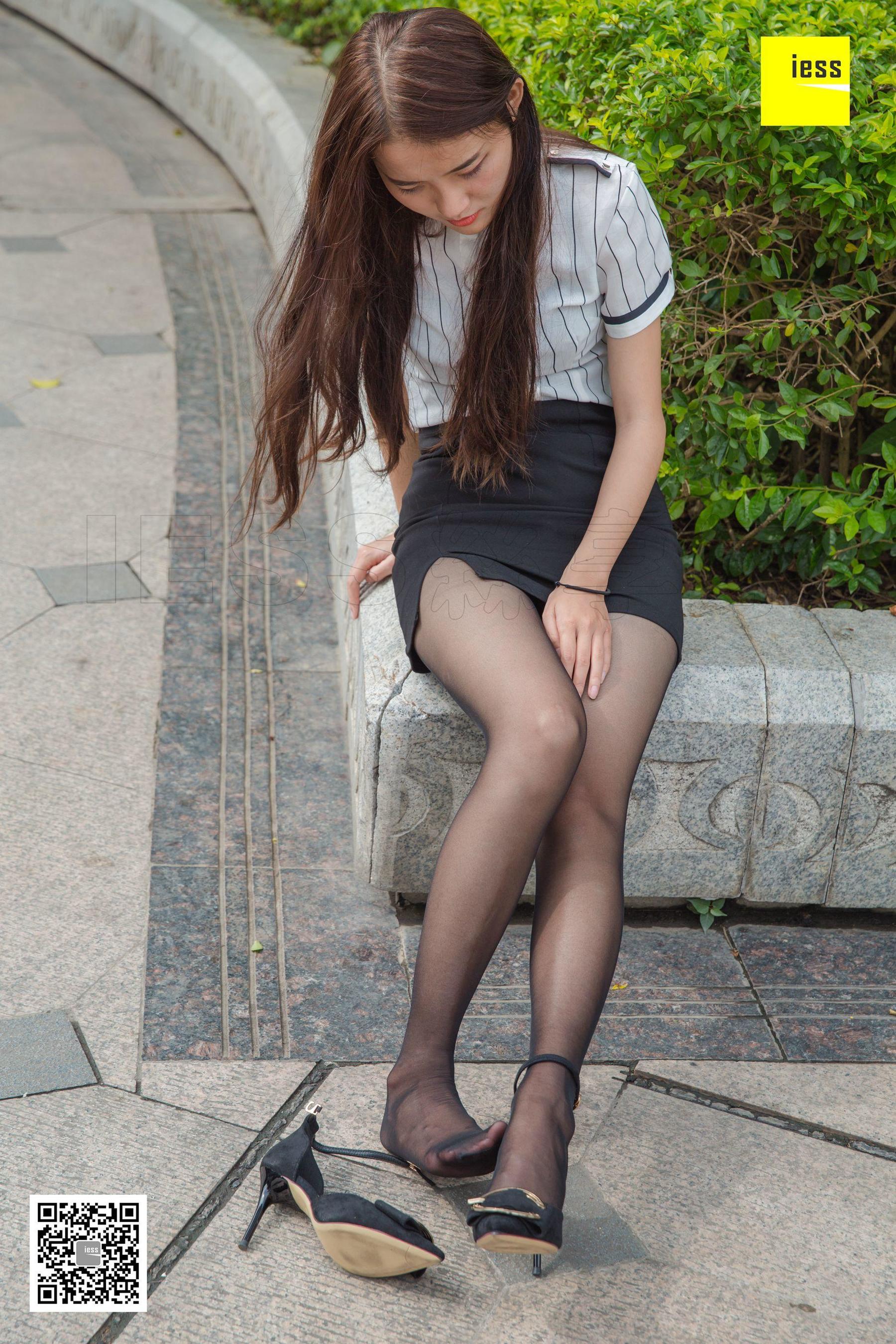 模特婉萍 《坐在喷泉旁的婉萍》[异思趣向IESS] 黑丝街拍写真集