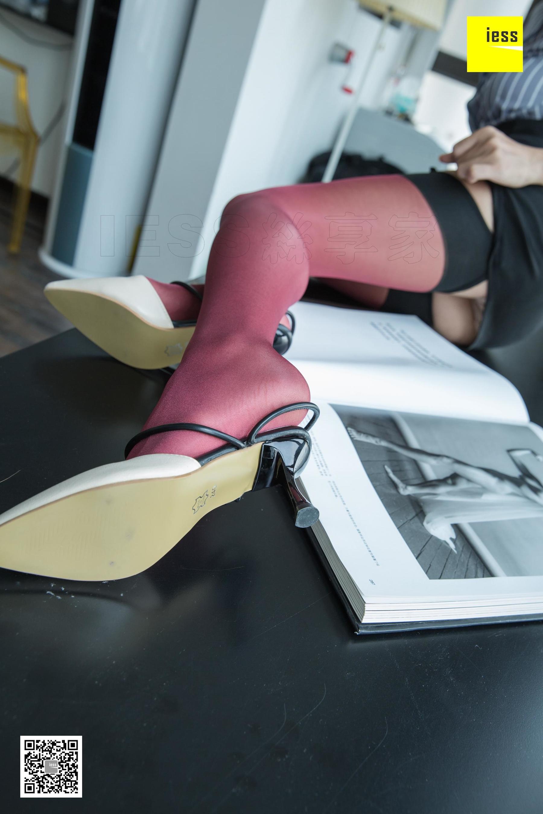 腿模小羽 《初六小羽红丝溜溜》 [异思趣向IESS] 丝袜美腿写真集