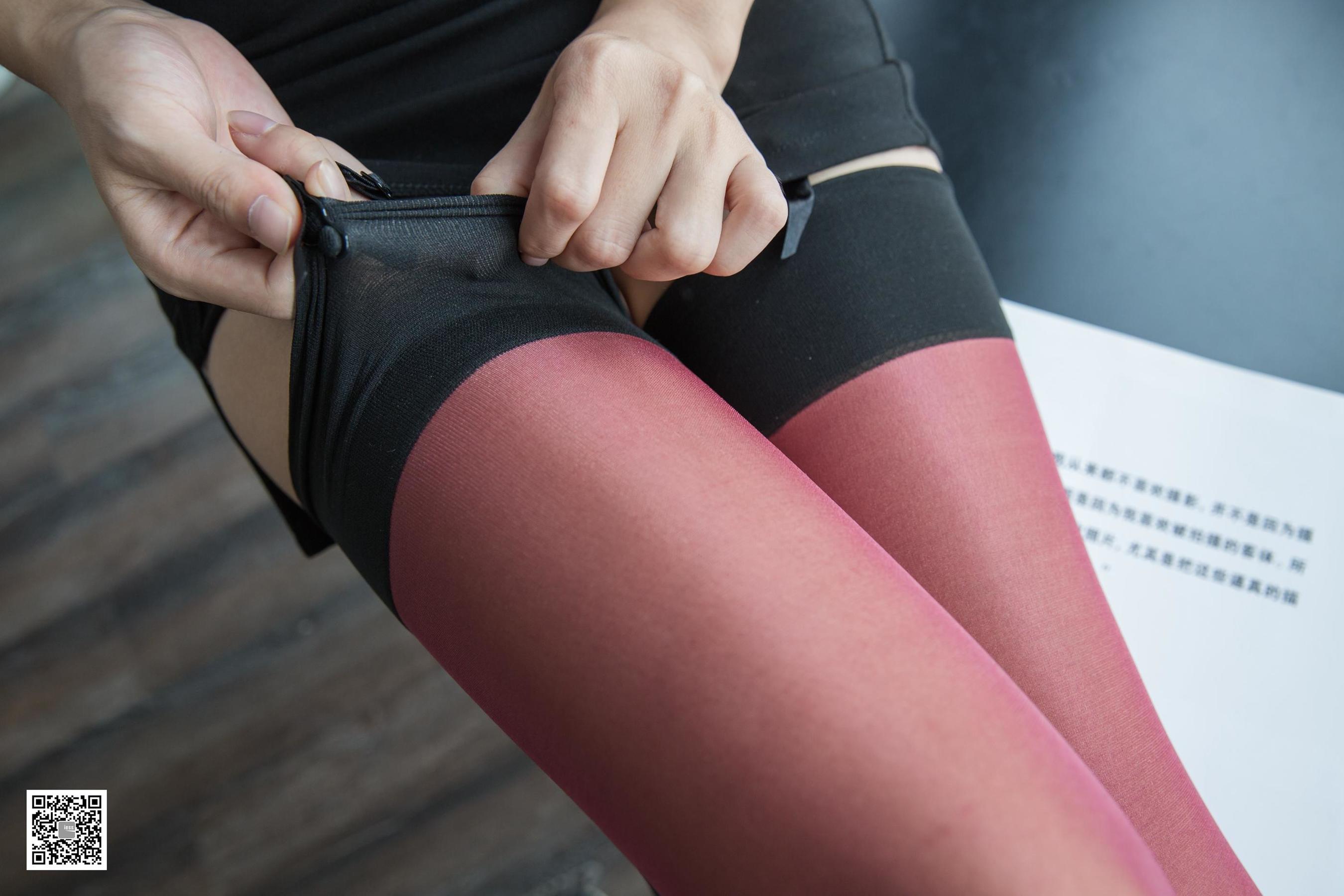 腿模小羽 《初六小羽红丝溜溜》 [异思趣向IESS] 丝袜美腿写真集