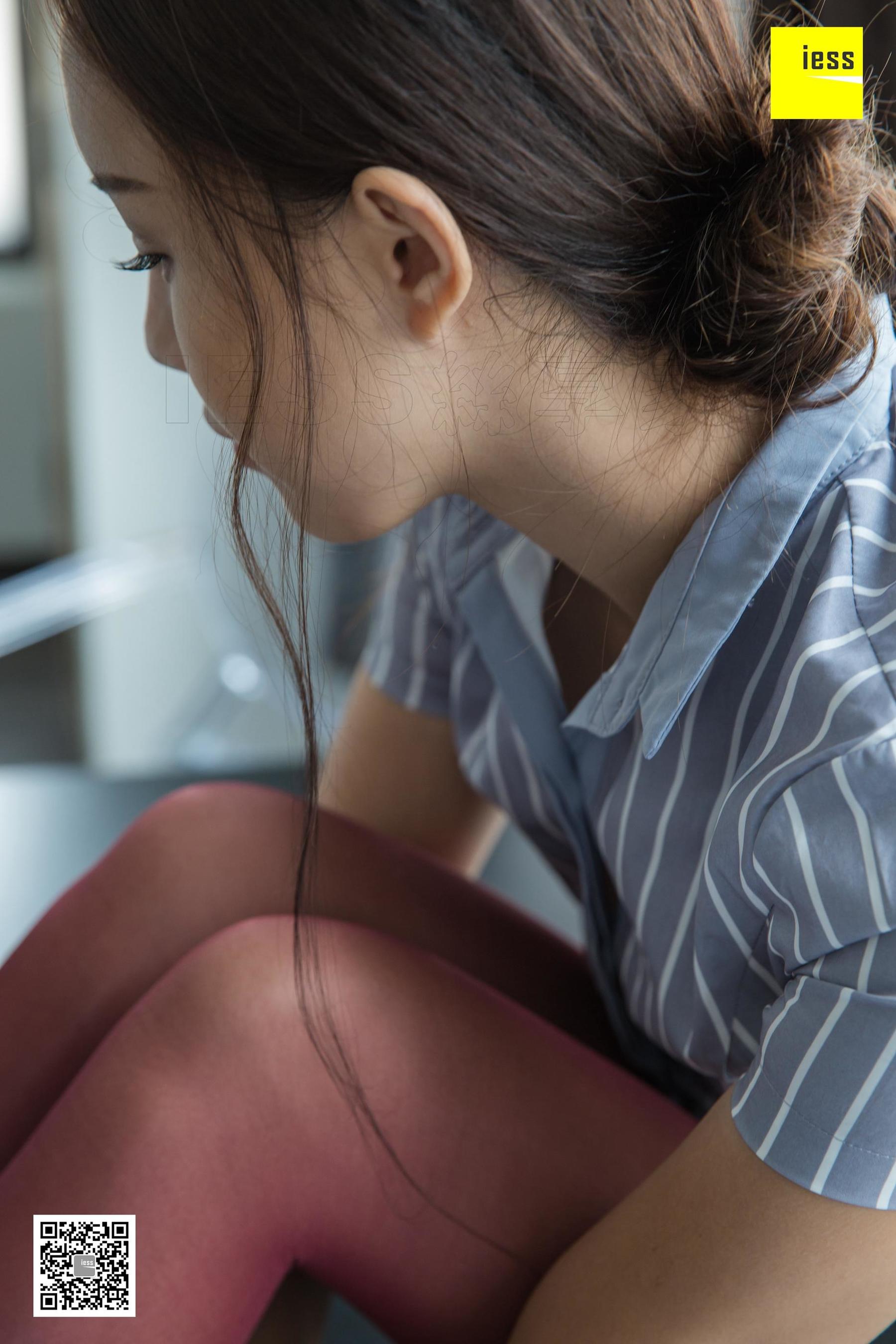 腿模小羽 《初六小羽红丝溜溜》 [异思趣向IESS] 丝袜美腿写真集