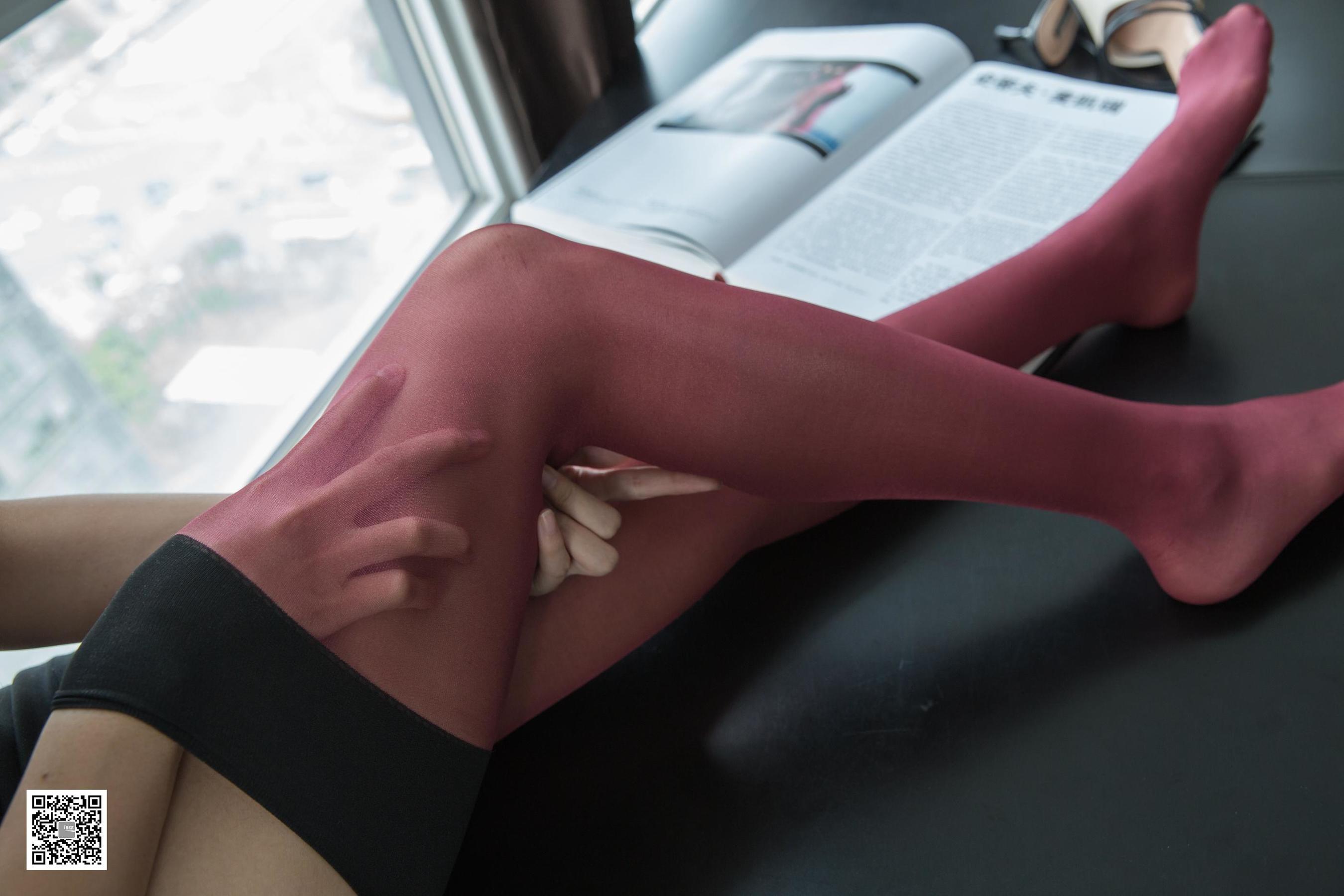 腿模小羽 《初六小羽红丝溜溜》 [异思趣向IESS] 丝袜美腿写真集