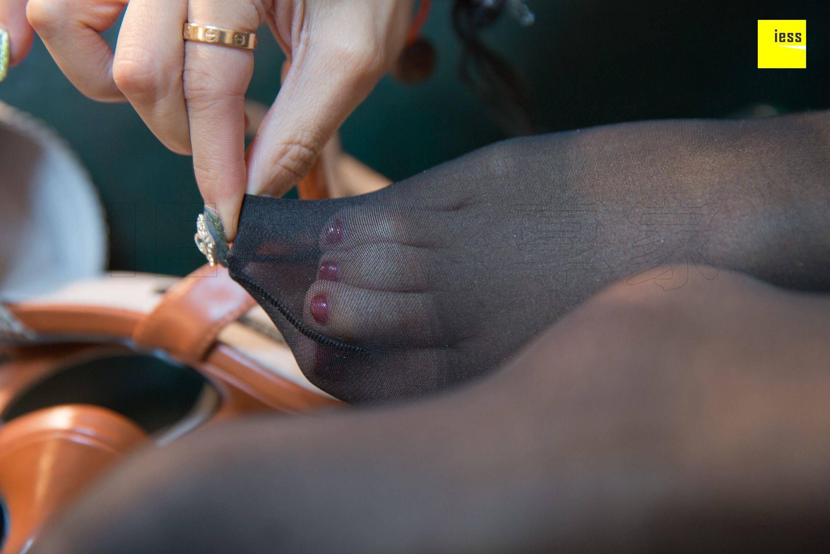 腿模小韩 《小韩初尝黑丝》[异思趣向IESS] 写真集