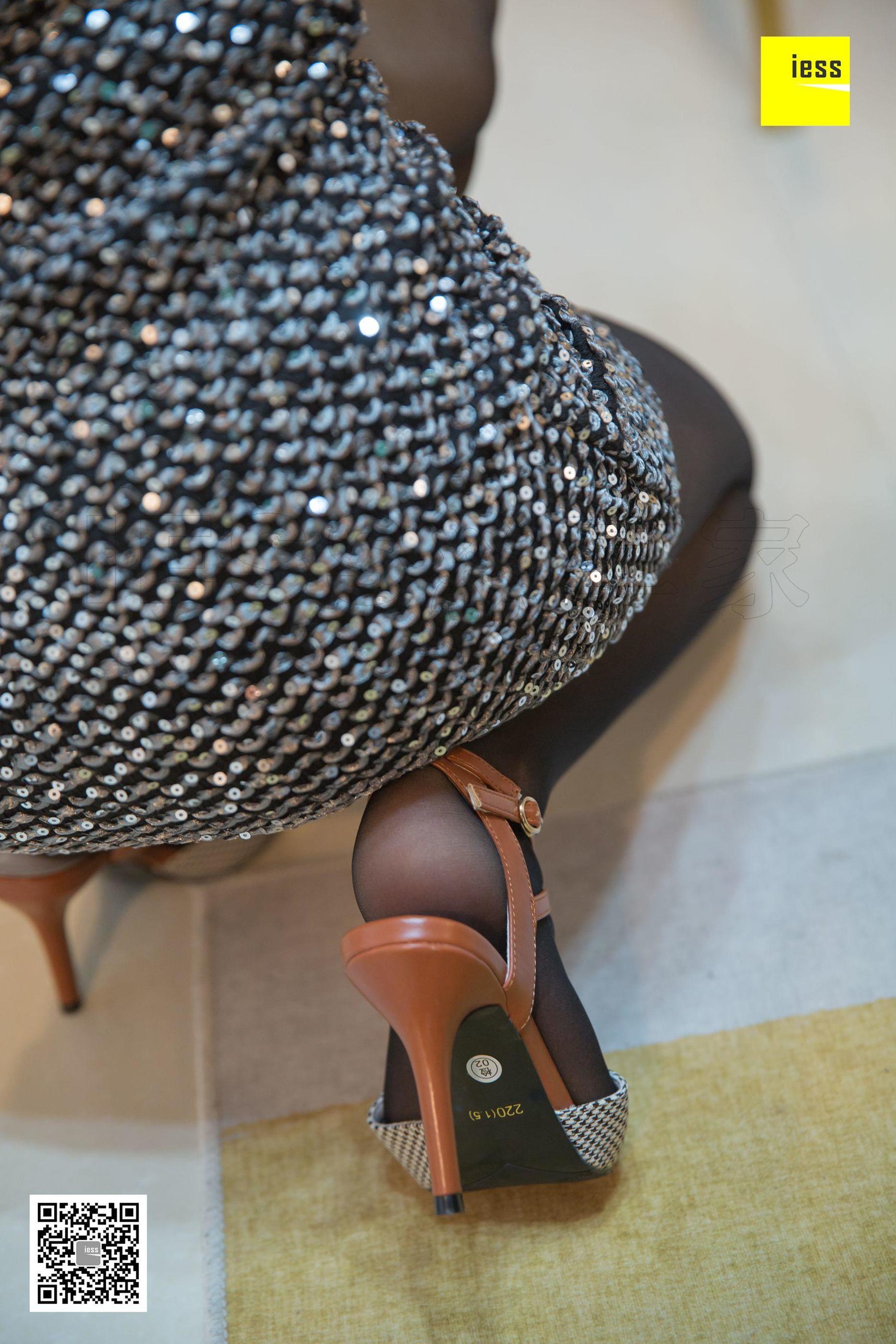 腿模小韩 《小韩初尝黑丝》[异思趣向IESS] 写真集