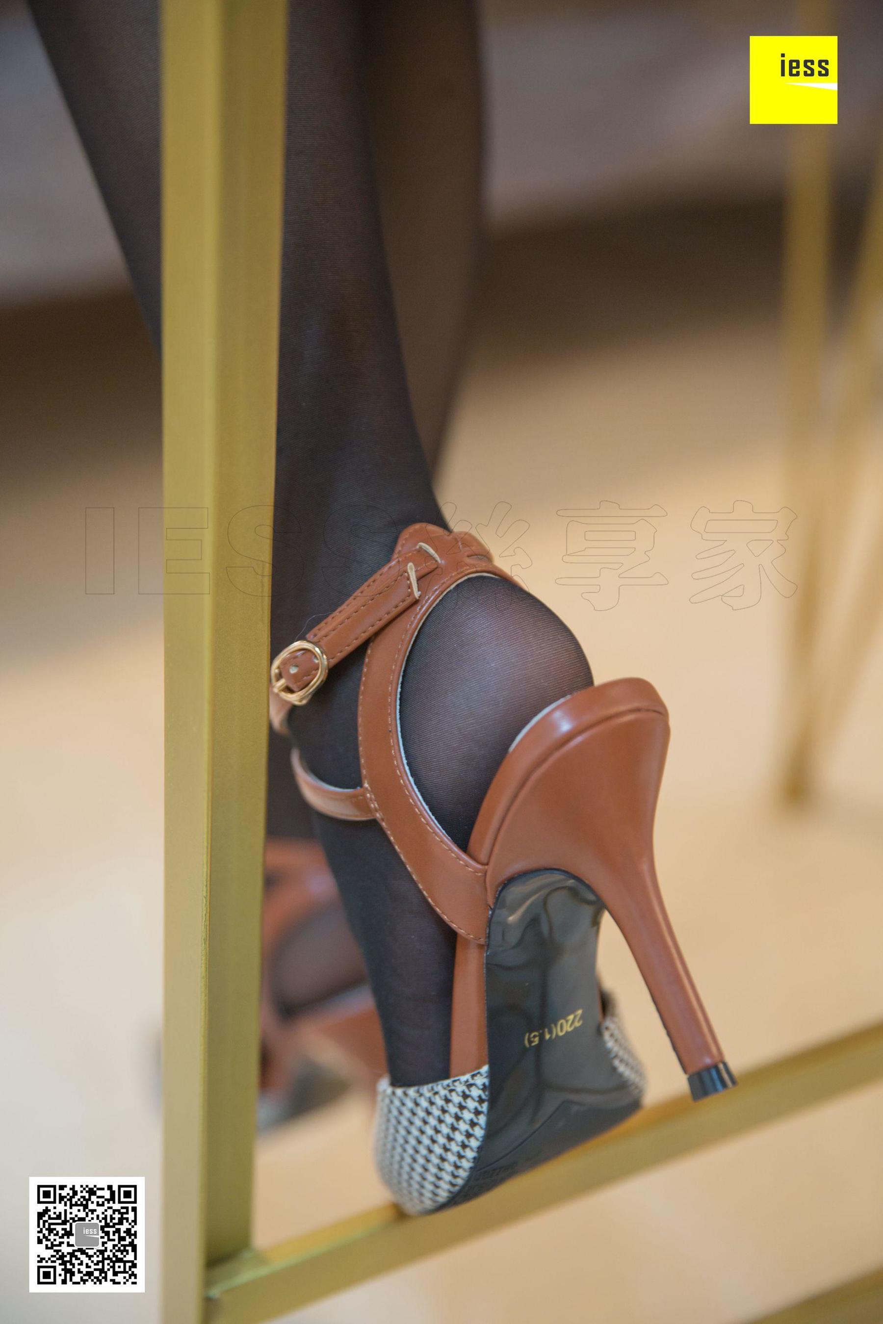 腿模小韩 《小韩初尝黑丝》[异思趣向IESS] 写真集