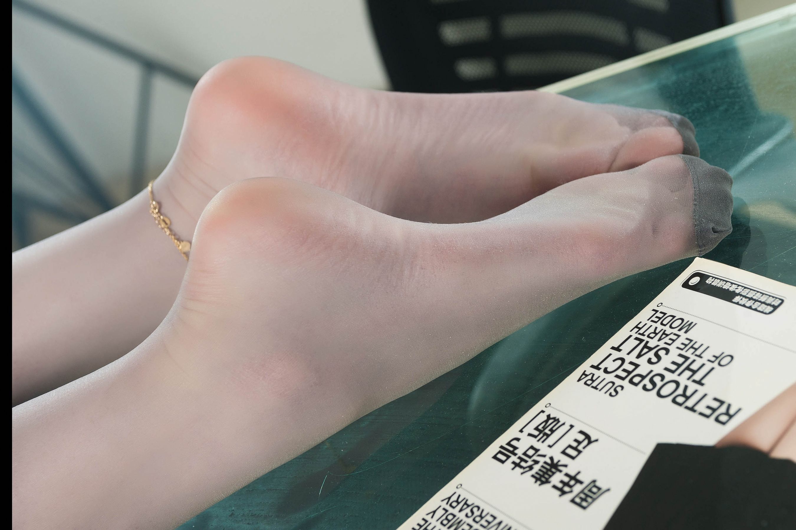 腿模思航《灰丝OL女郎》 [丽柜Ligui] 网络丽人 写真集