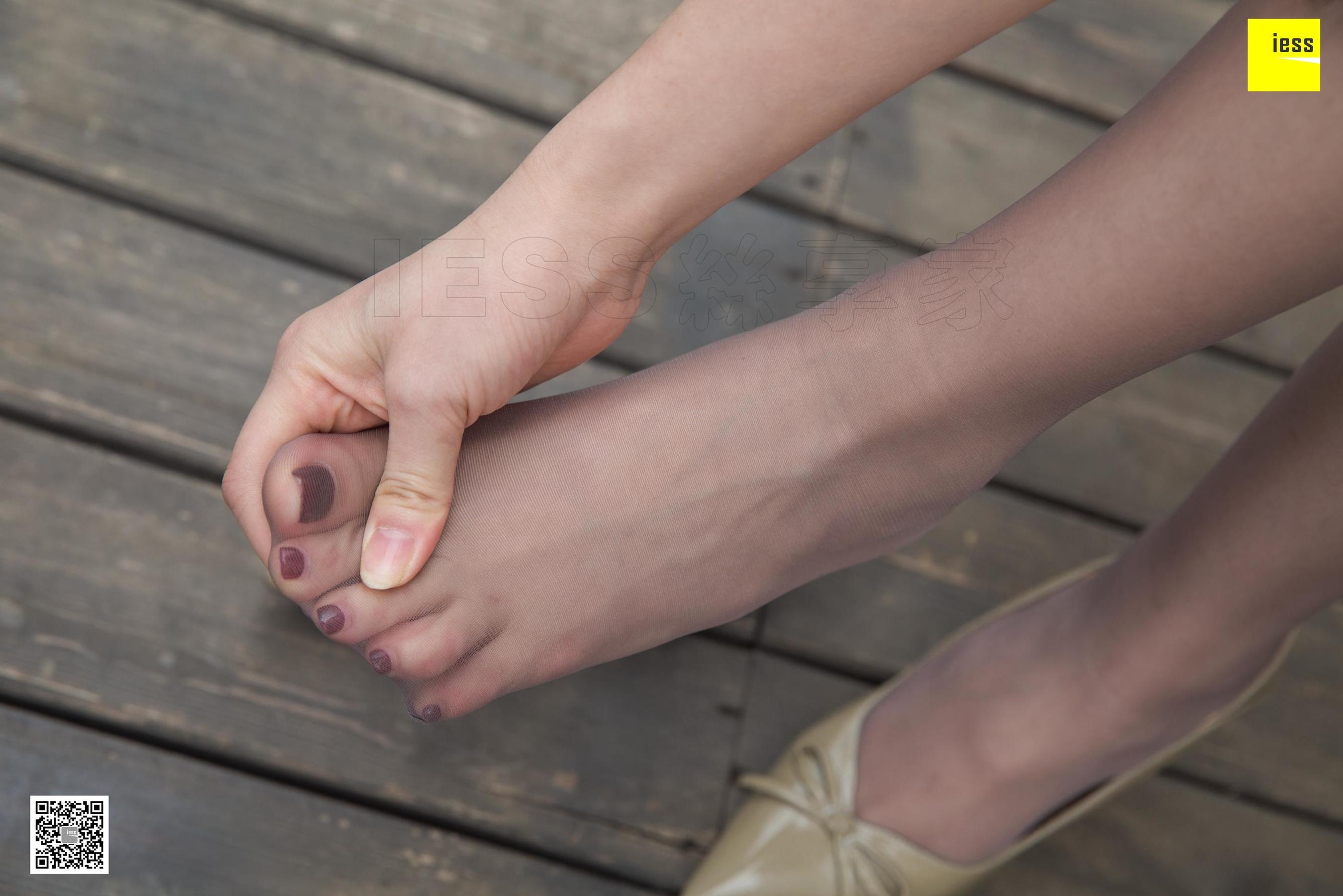 模特九妹 《被风吹乱的头发》美腿街拍 [异思趣向IESS] 写真集