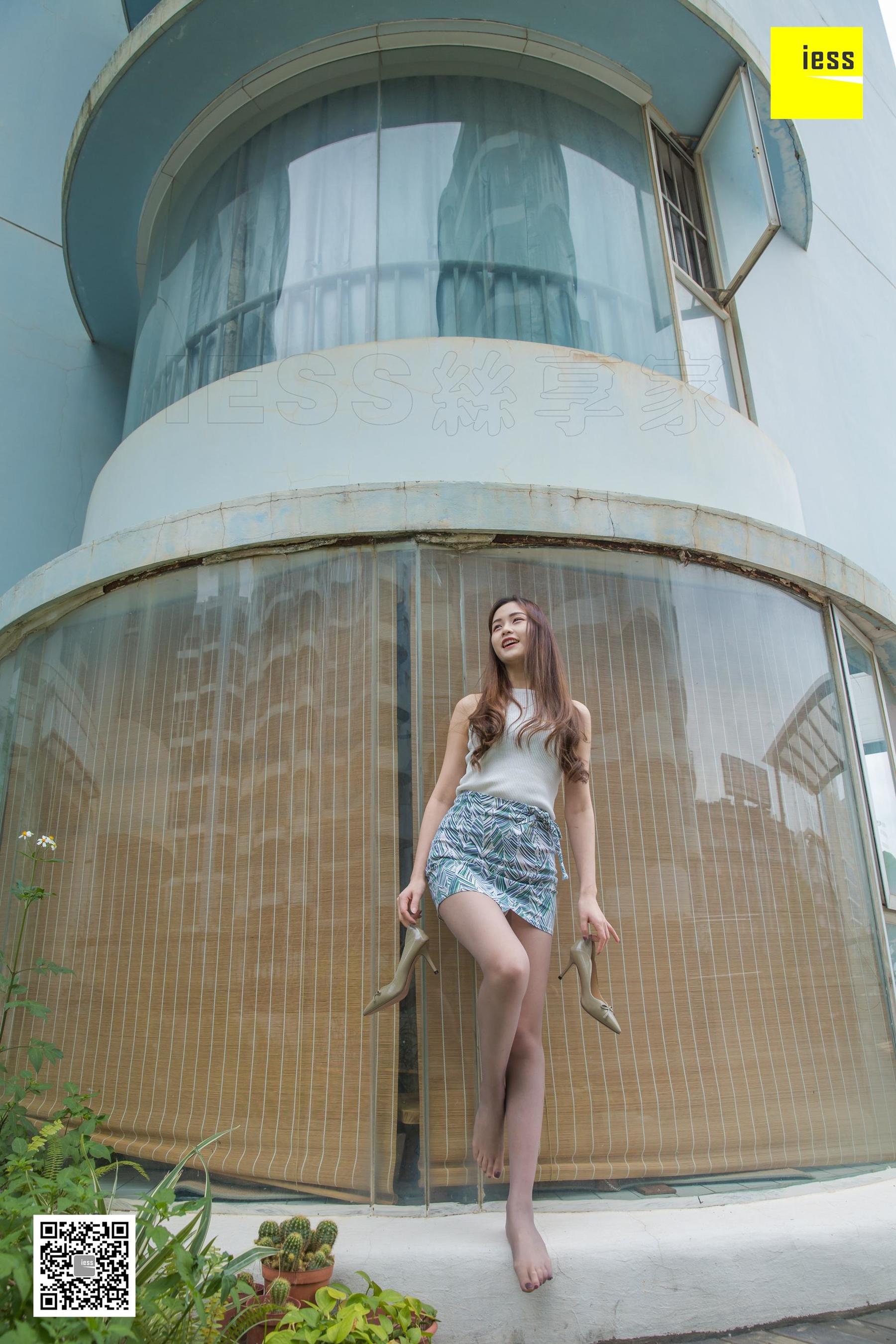 模特九妹 《被风吹乱的头发》美腿街拍 [异思趣向IESS] 写真集