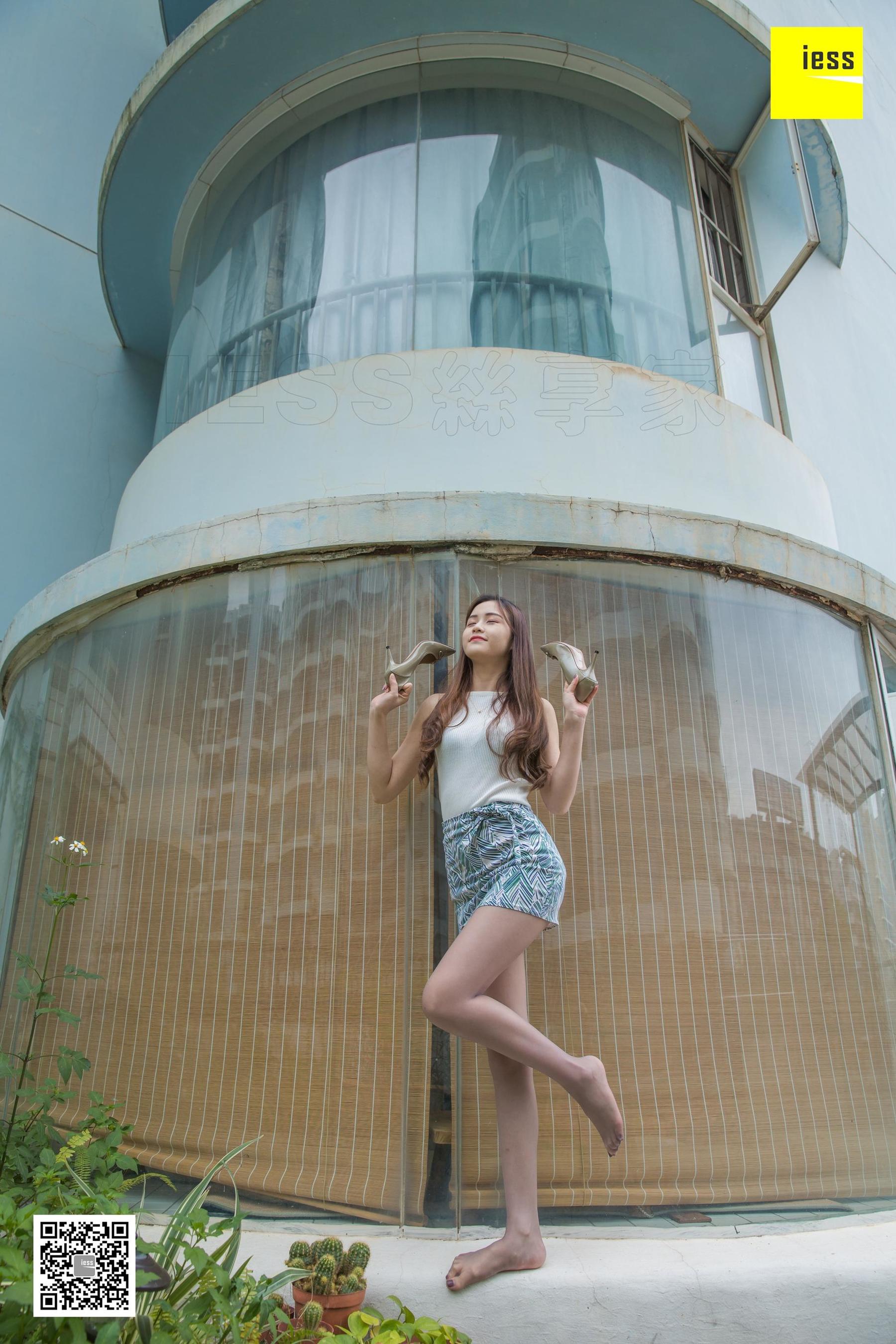模特九妹 《被风吹乱的头发》美腿街拍 [异思趣向IESS] 写真集