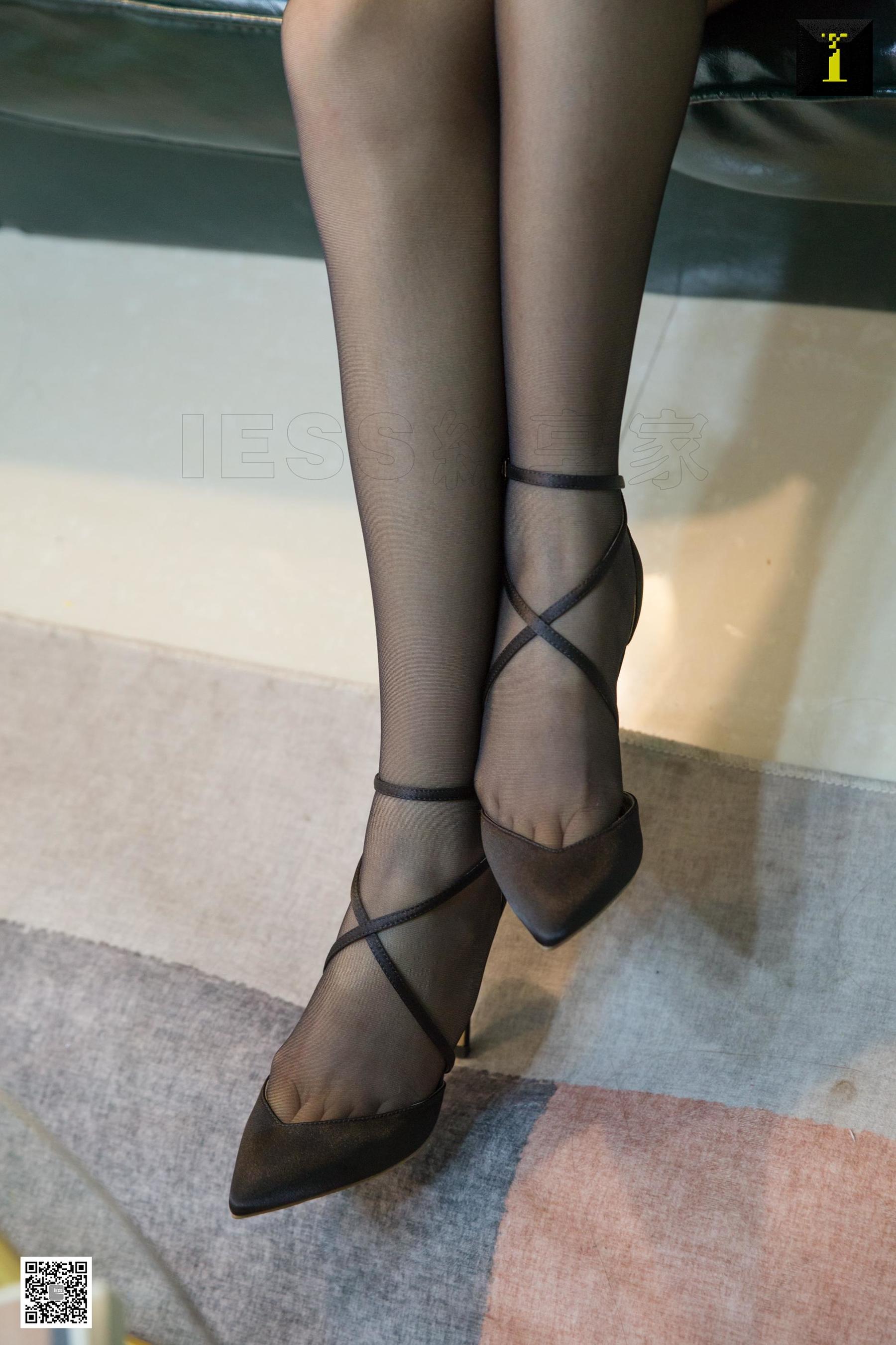 模特九妹《九妹的黑色绑带高跟》 [异思趣向IESS] 丝袜美腿写真集